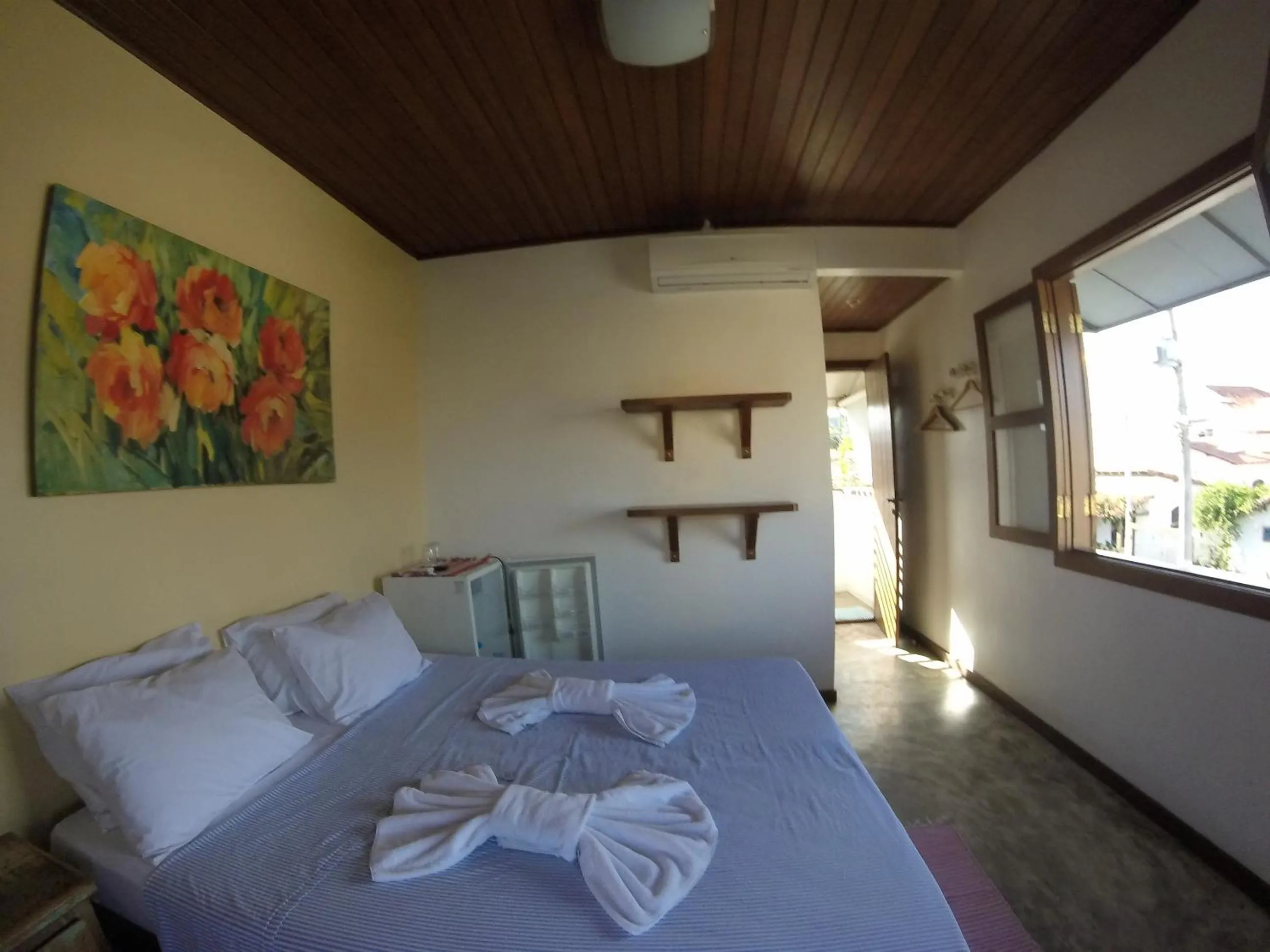 Photo of the whole room, Bed in Pousada Casa das Rosas