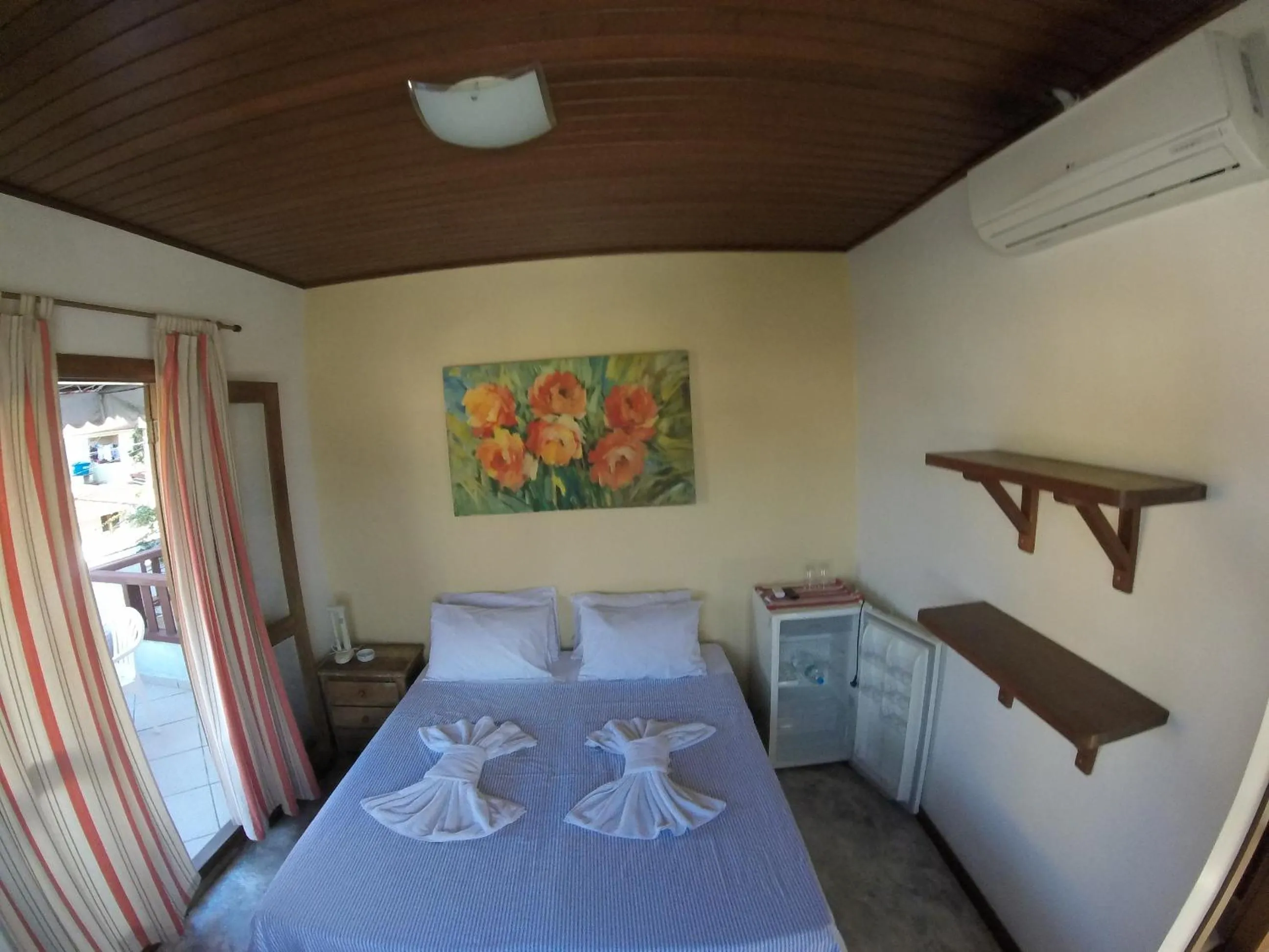 Photo of the whole room, Bed in Pousada Casa das Rosas