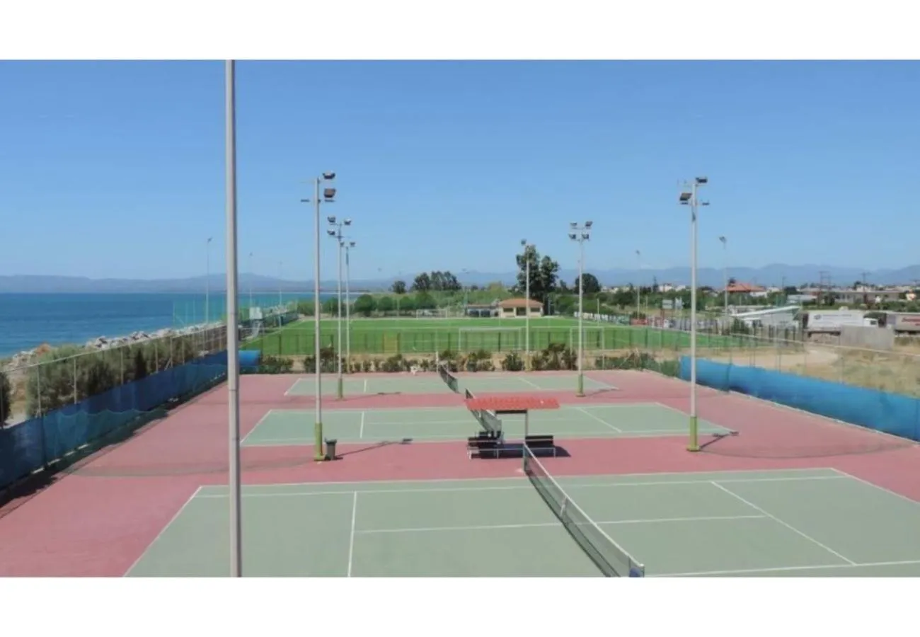 Tennis court in Seafront Penthouse LEO