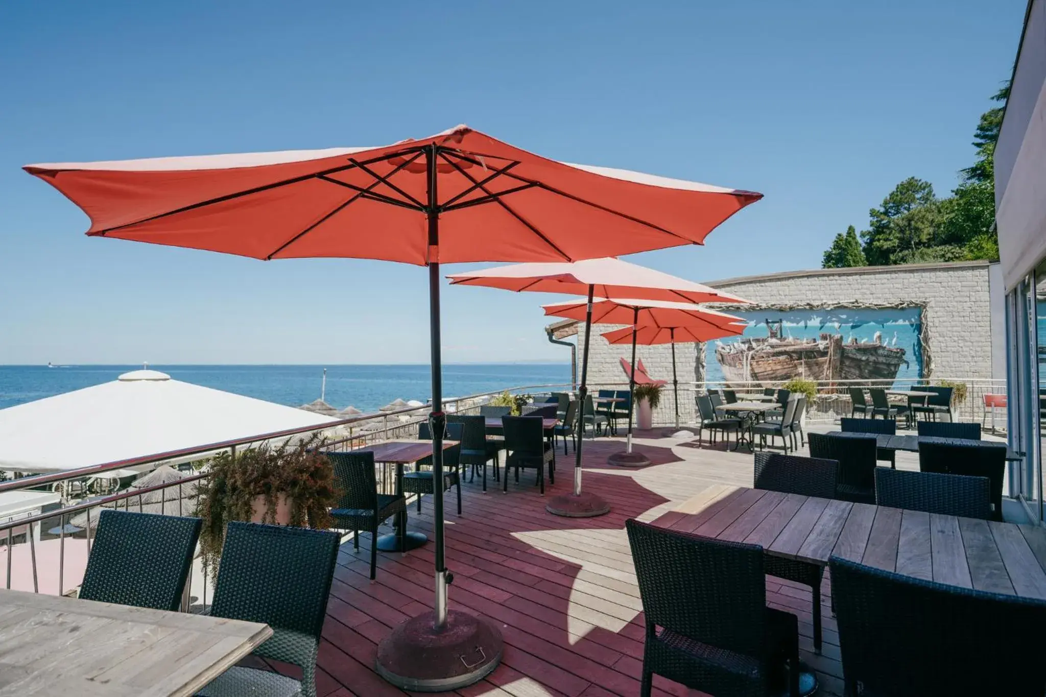 Restaurant/places to eat in Barbara Piran Beach Hotel Restaurant/places to eat in Barbara Piran Beach Hotel