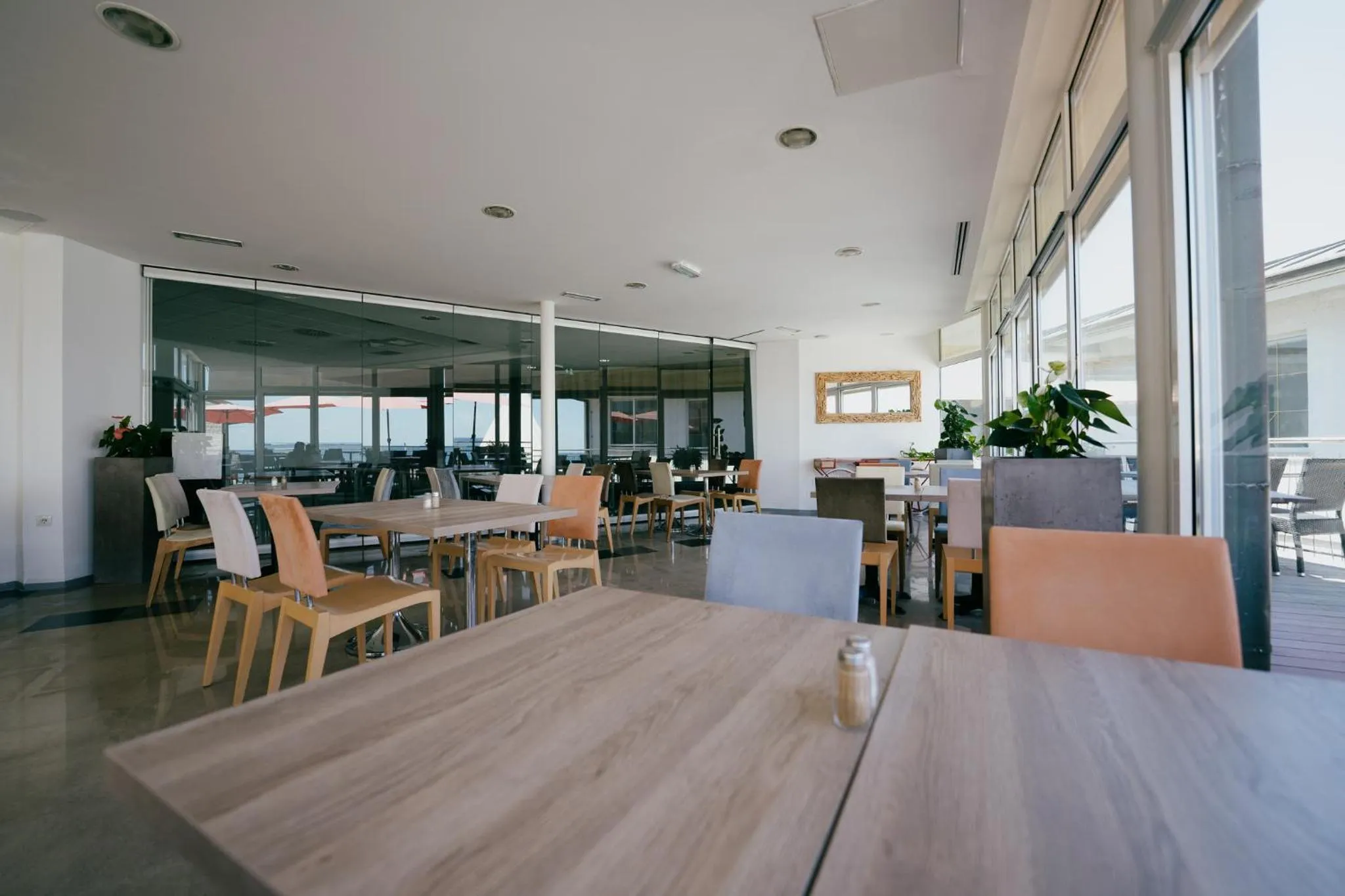 Restaurant/places to eat in Barbara Piran Beach Hotel