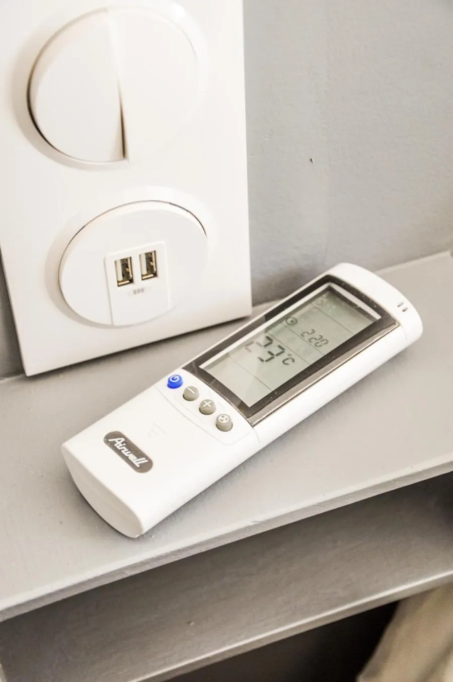 air conditioner in Hôtel les Arbousiers