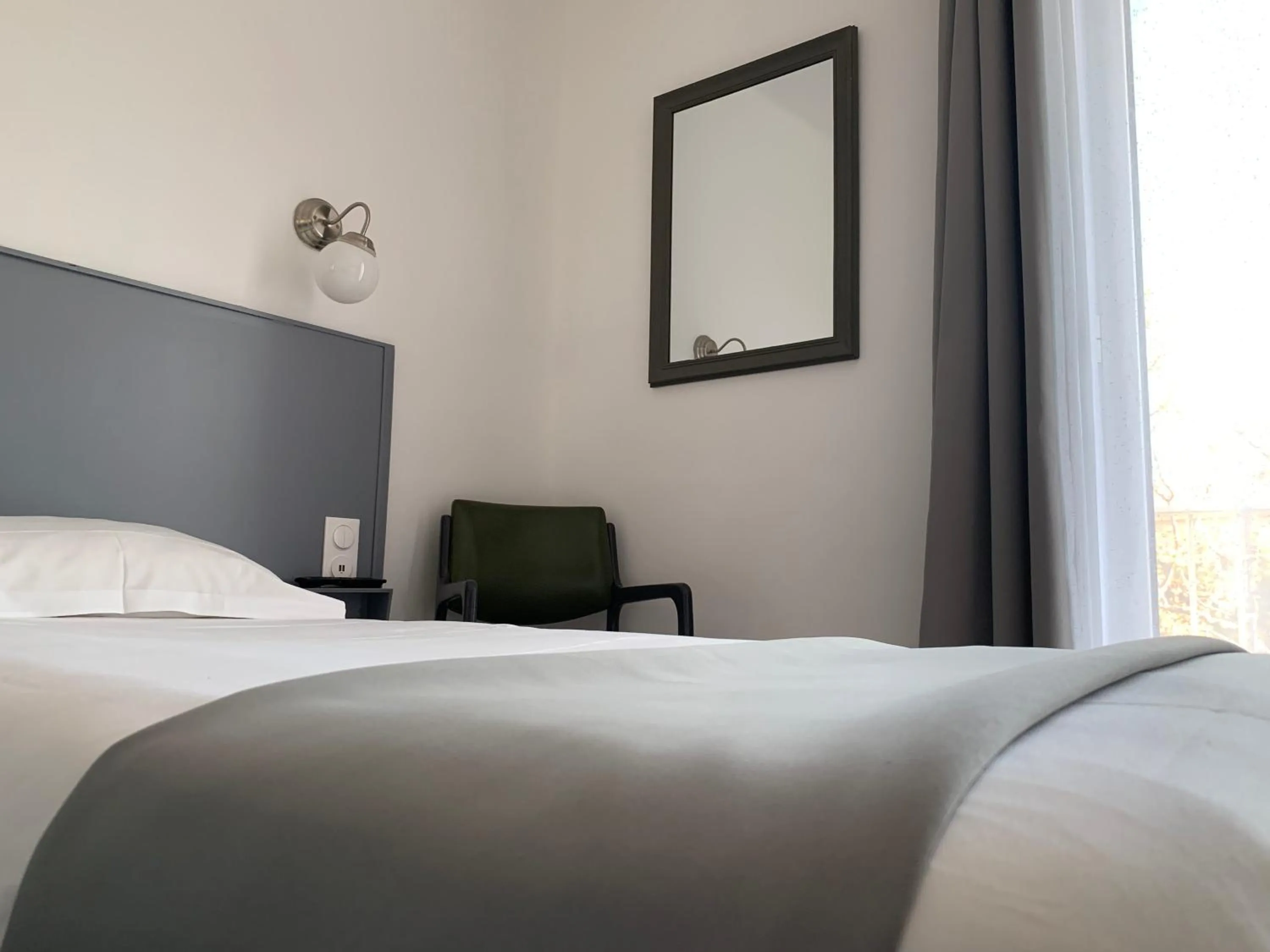 Bedroom, Bed in Hôtel les Arbousiers