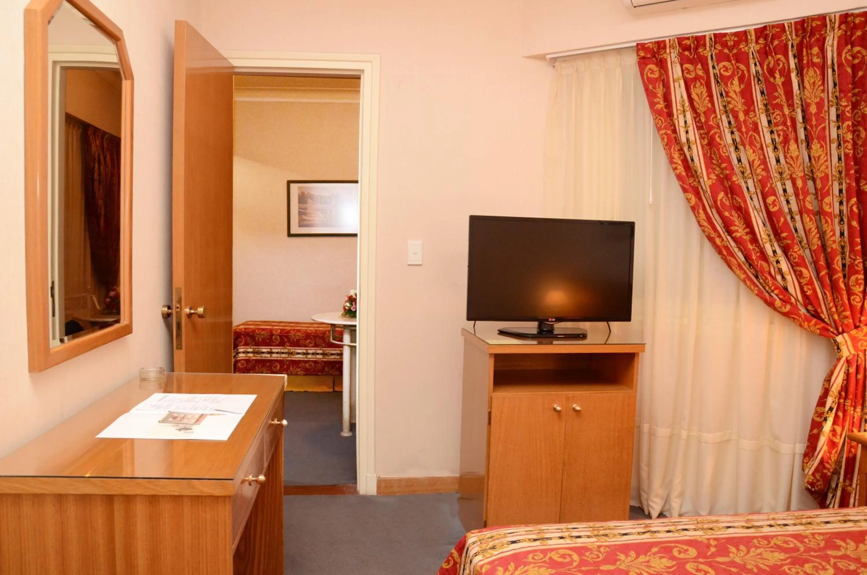 Photo of the whole room, Bed in Hotel Astor