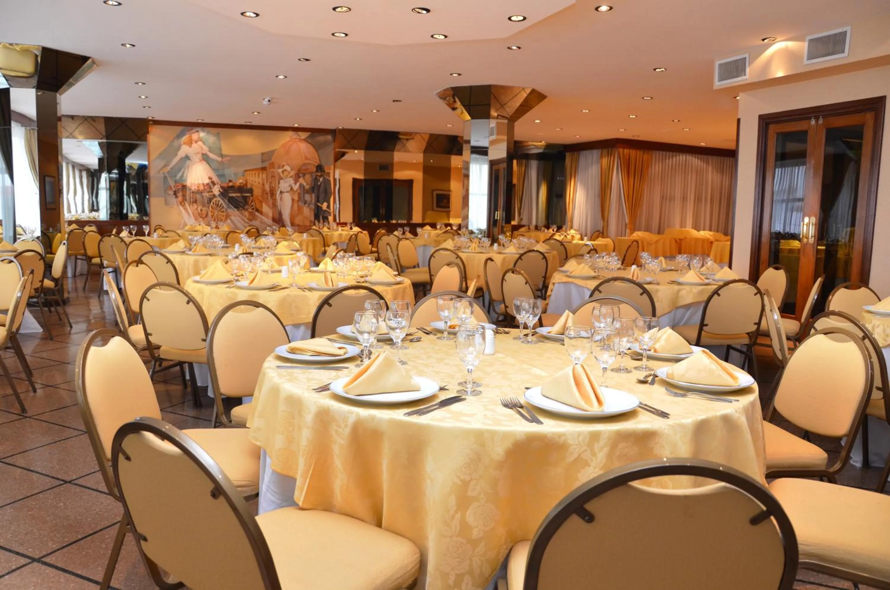 Restaurant/places to eat in Hotel Astor