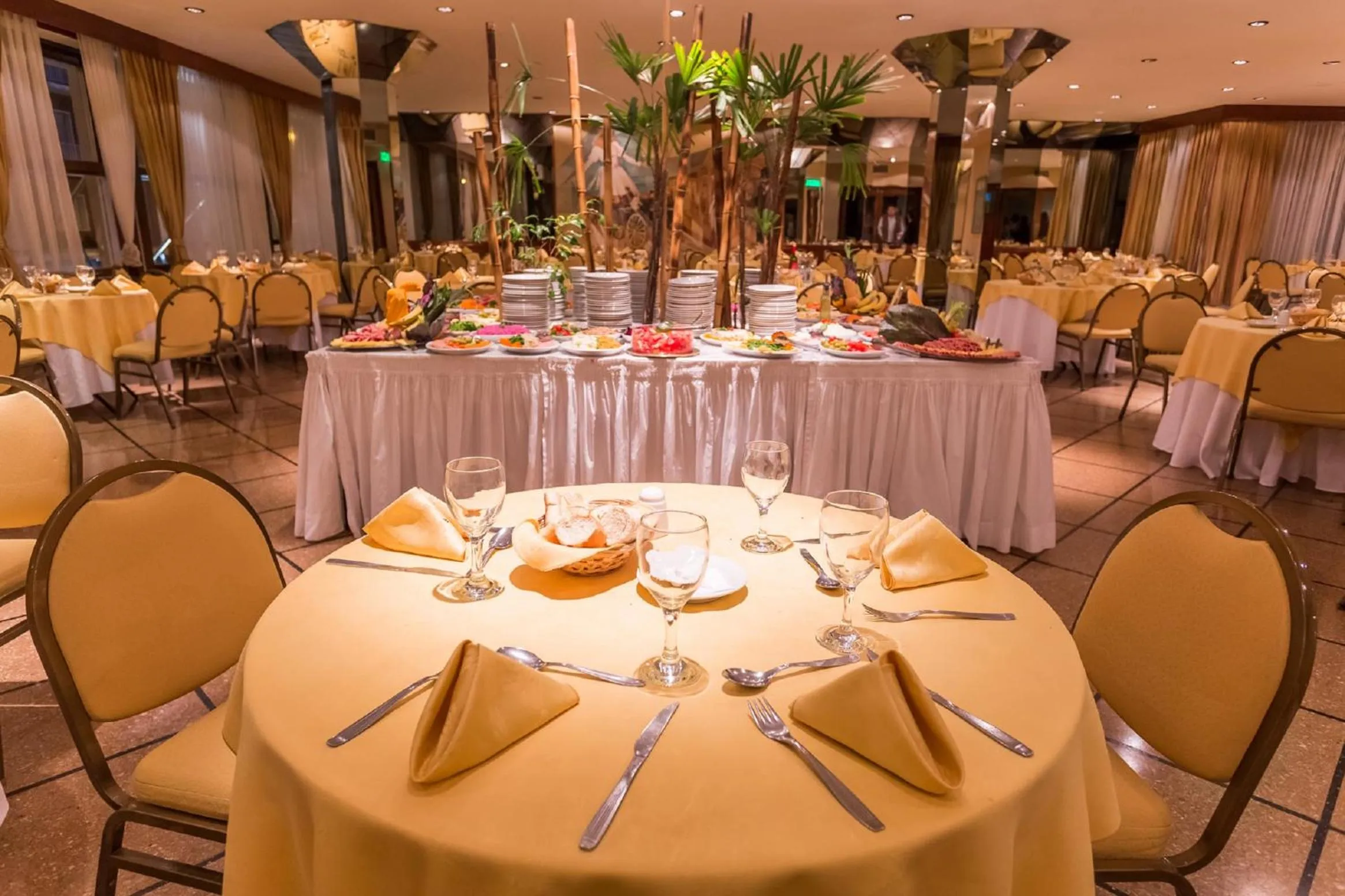 Restaurant/places to eat in Hotel Astor