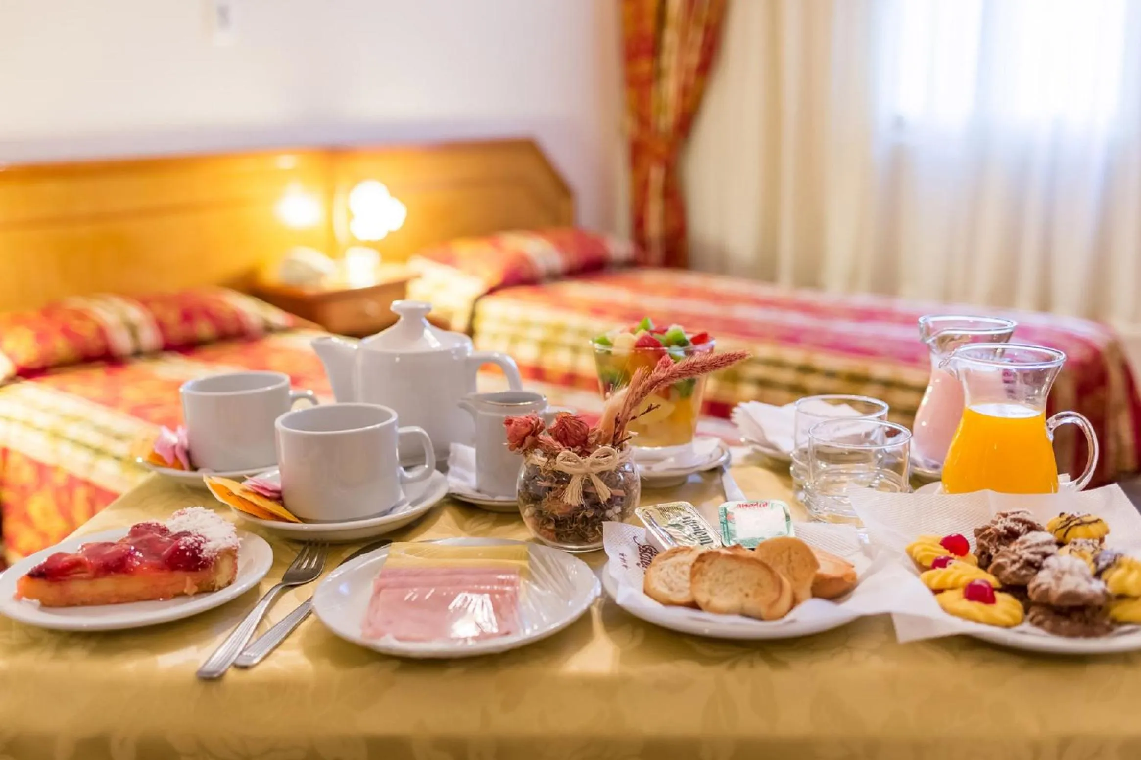 Food and drinks, Bed in Hotel Astor