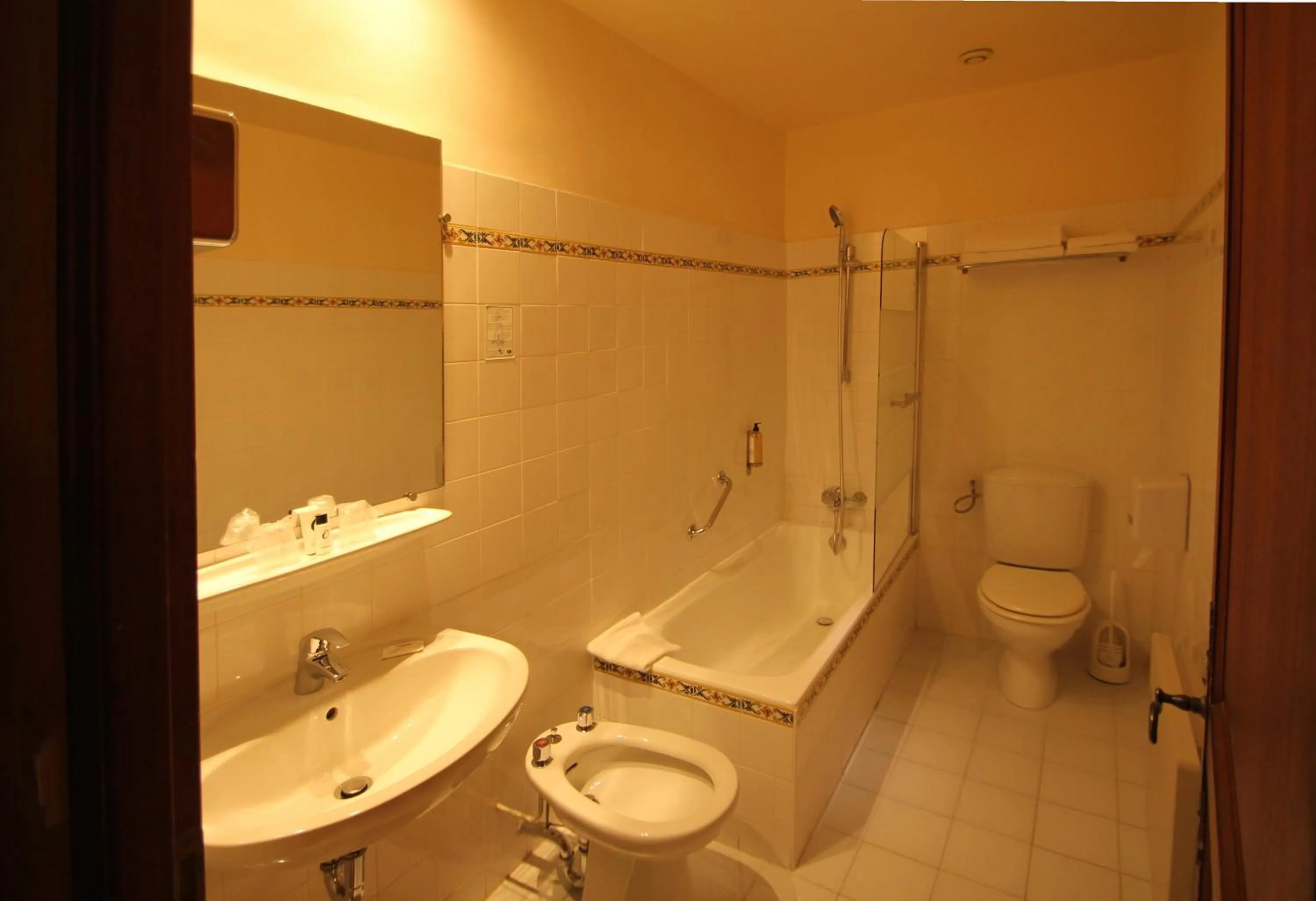 Bathroom in Hostellerie Le Beffroi