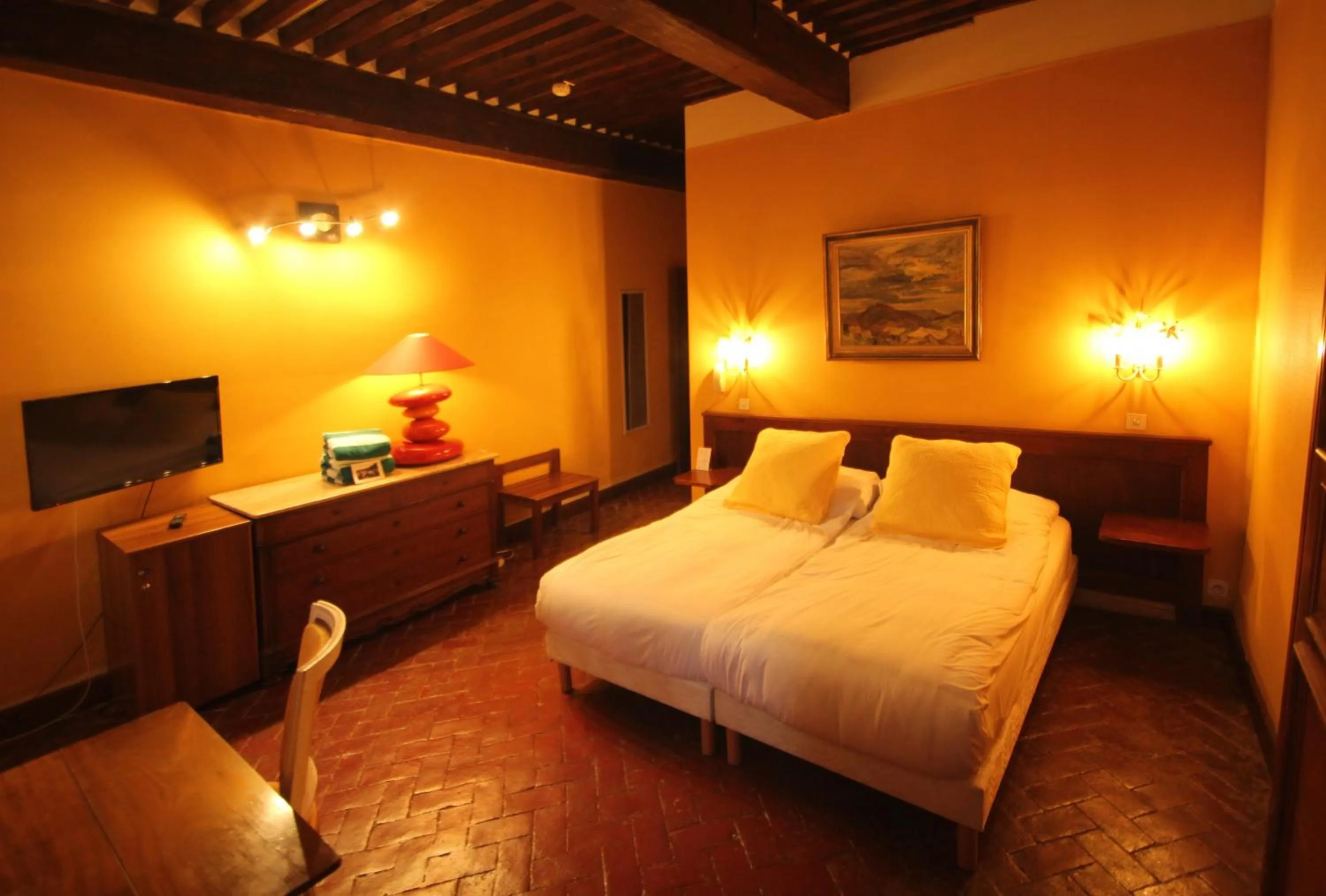 Street view, Bed in Hostellerie Le Beffroi