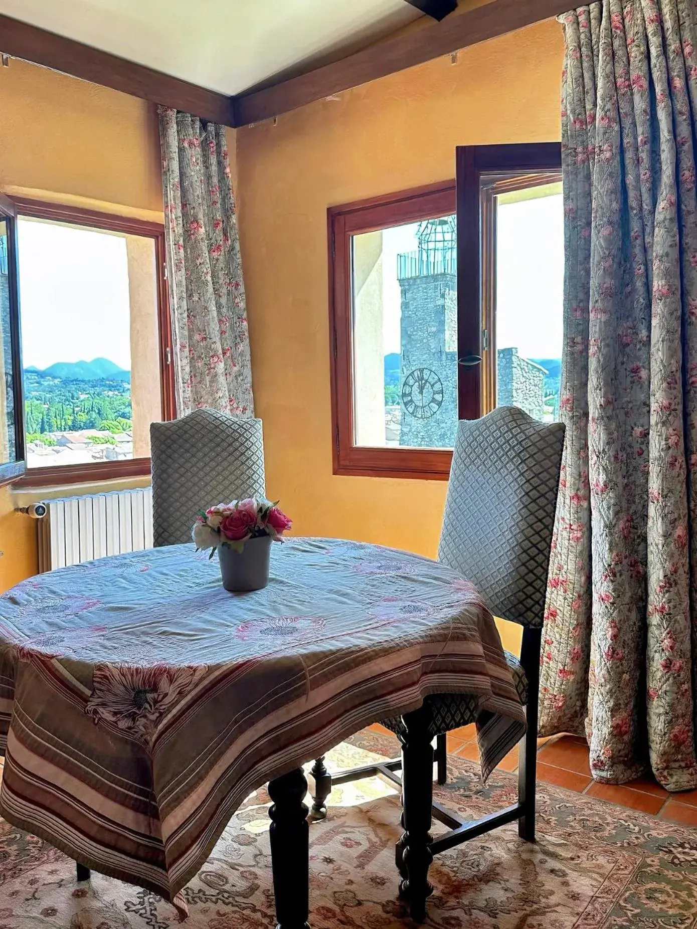 Superior Double Room with Bath in Hostellerie Le Beffroi Superior Double Room with Bath in Hostellerie Le Beffroi