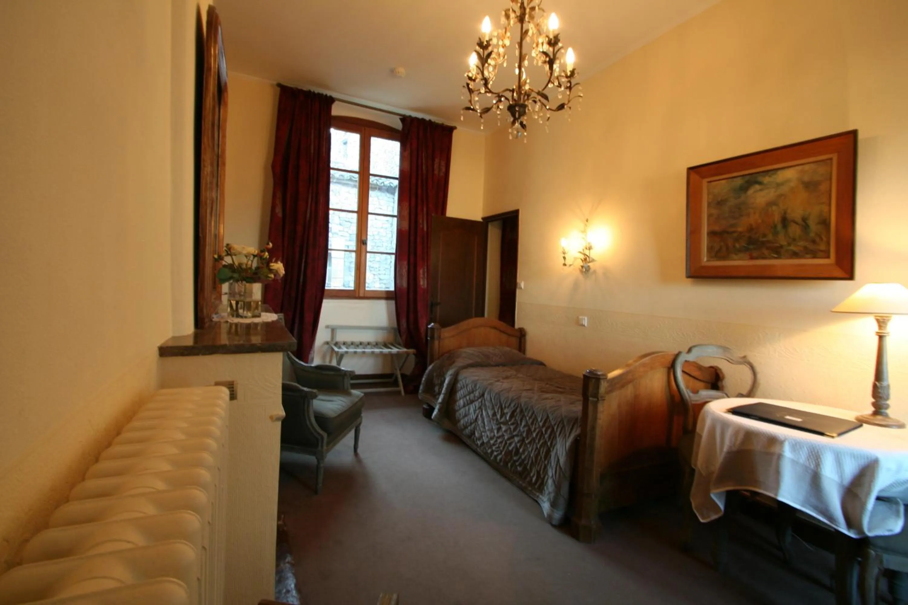 Bedroom, Bed in Hostellerie Le Beffroi