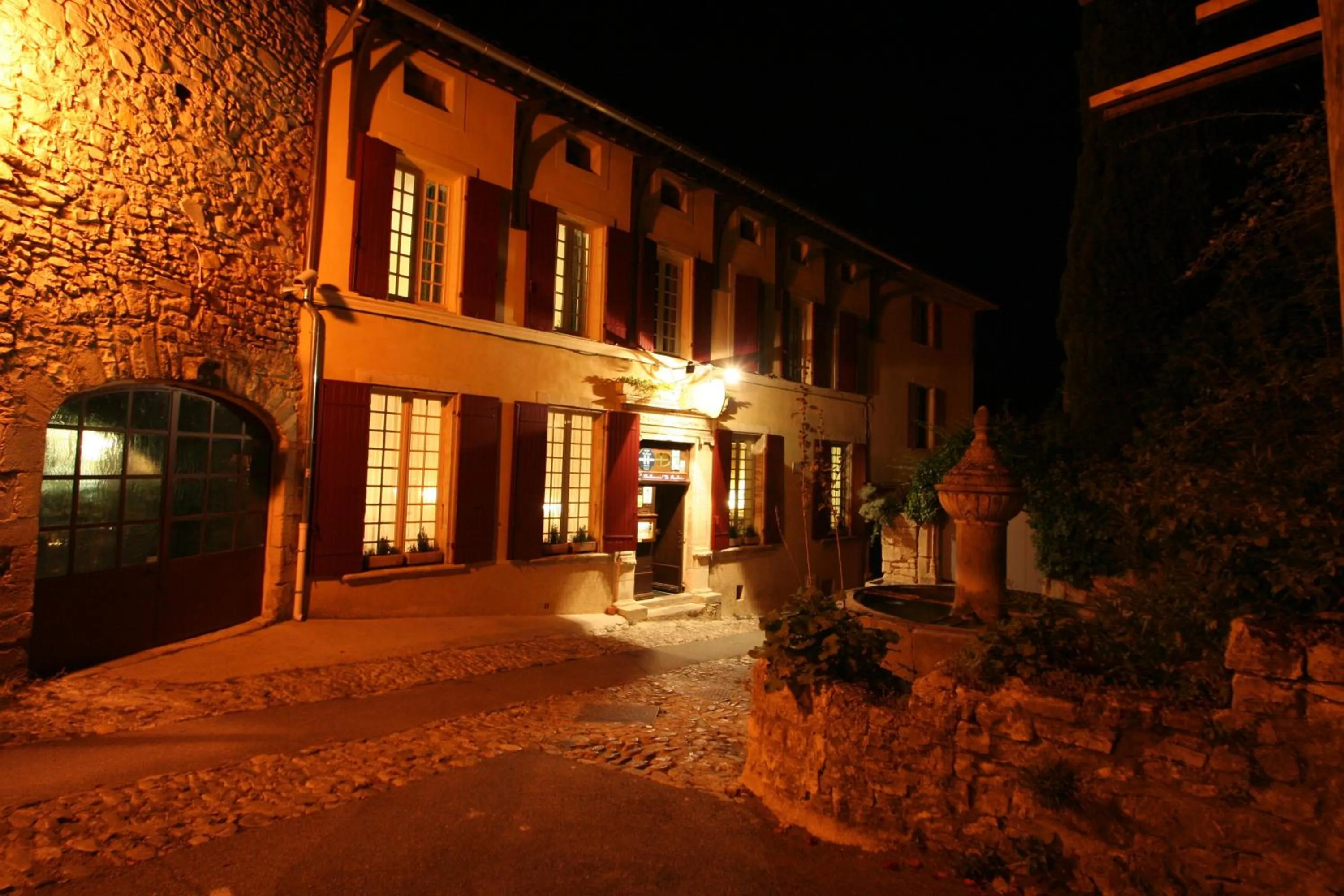 Facade/entrance in Hostellerie Le Beffroi