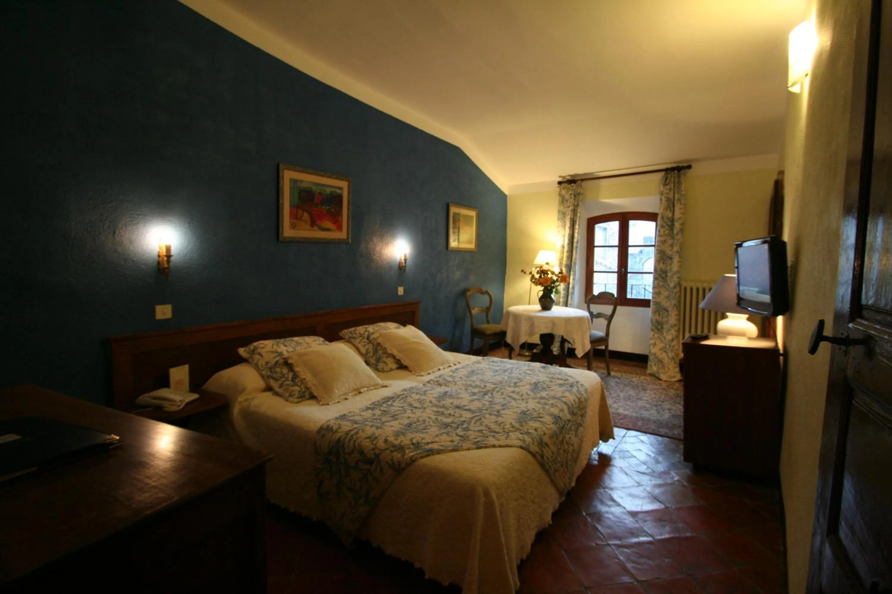 Bedroom, Bed in Hostellerie Le Beffroi