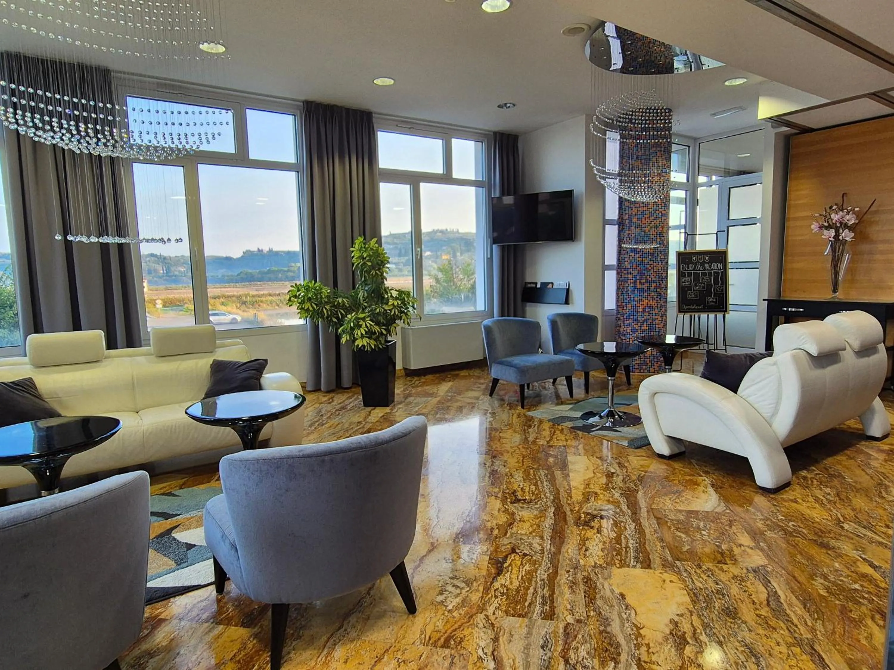 Communal lounge/ TV room in Hotel Oleander - Oleander Resort