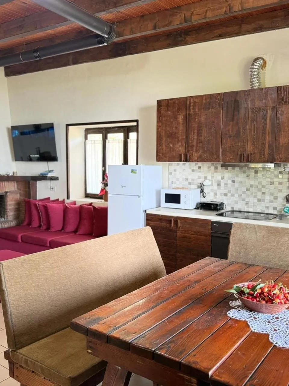 Quiet Villa Near Berat - Scenic Balcony & Garden