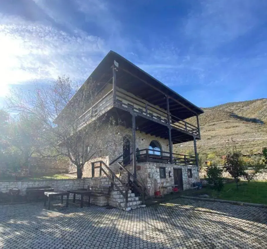Quiet Villa Near Berat - Scenic Balcony & Garden Quiet Villa Near Berat - Scenic Balcony & Garden