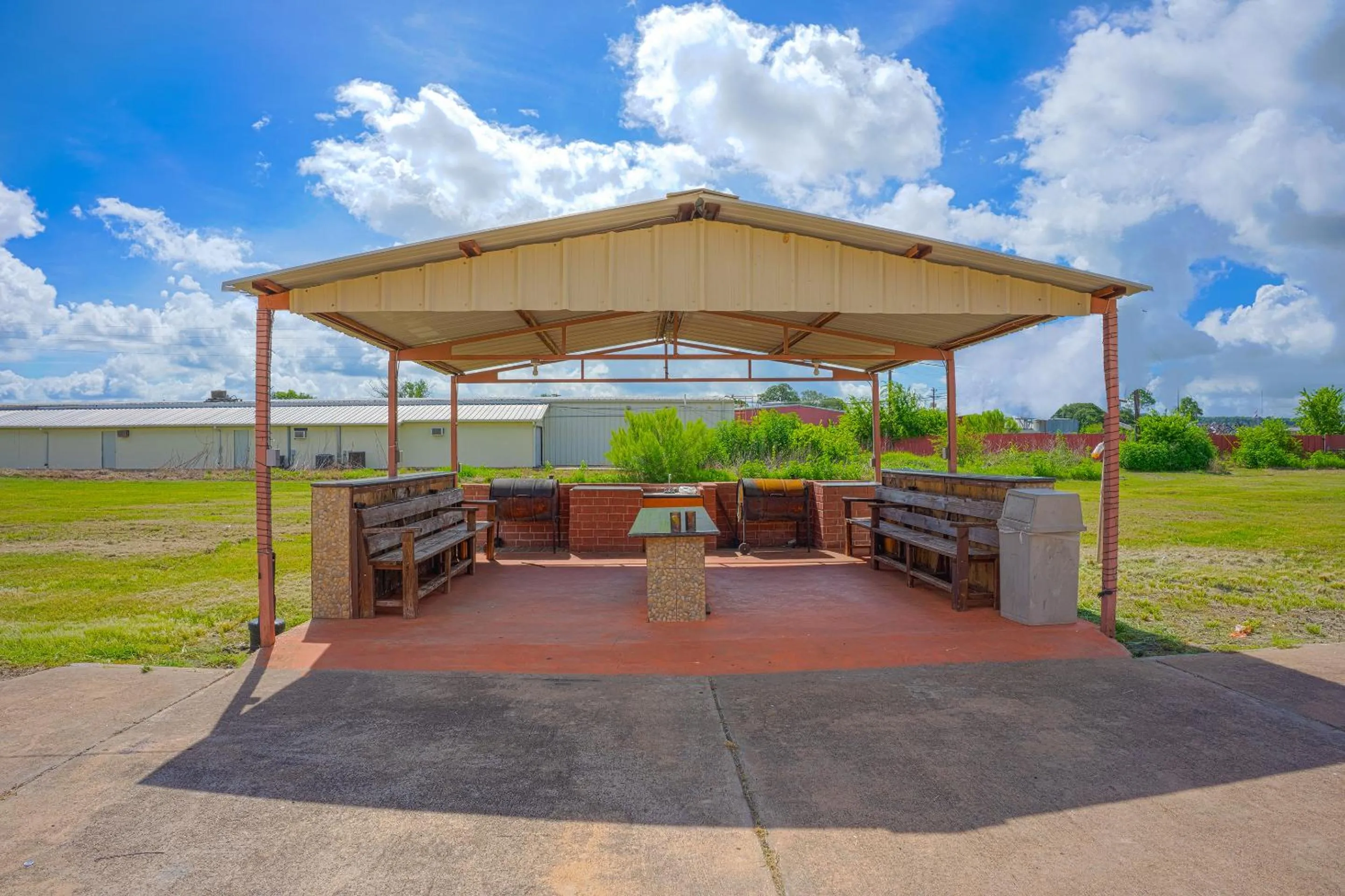 Area and facilities in River Valley Motor Inn By OYO La Grange Texas