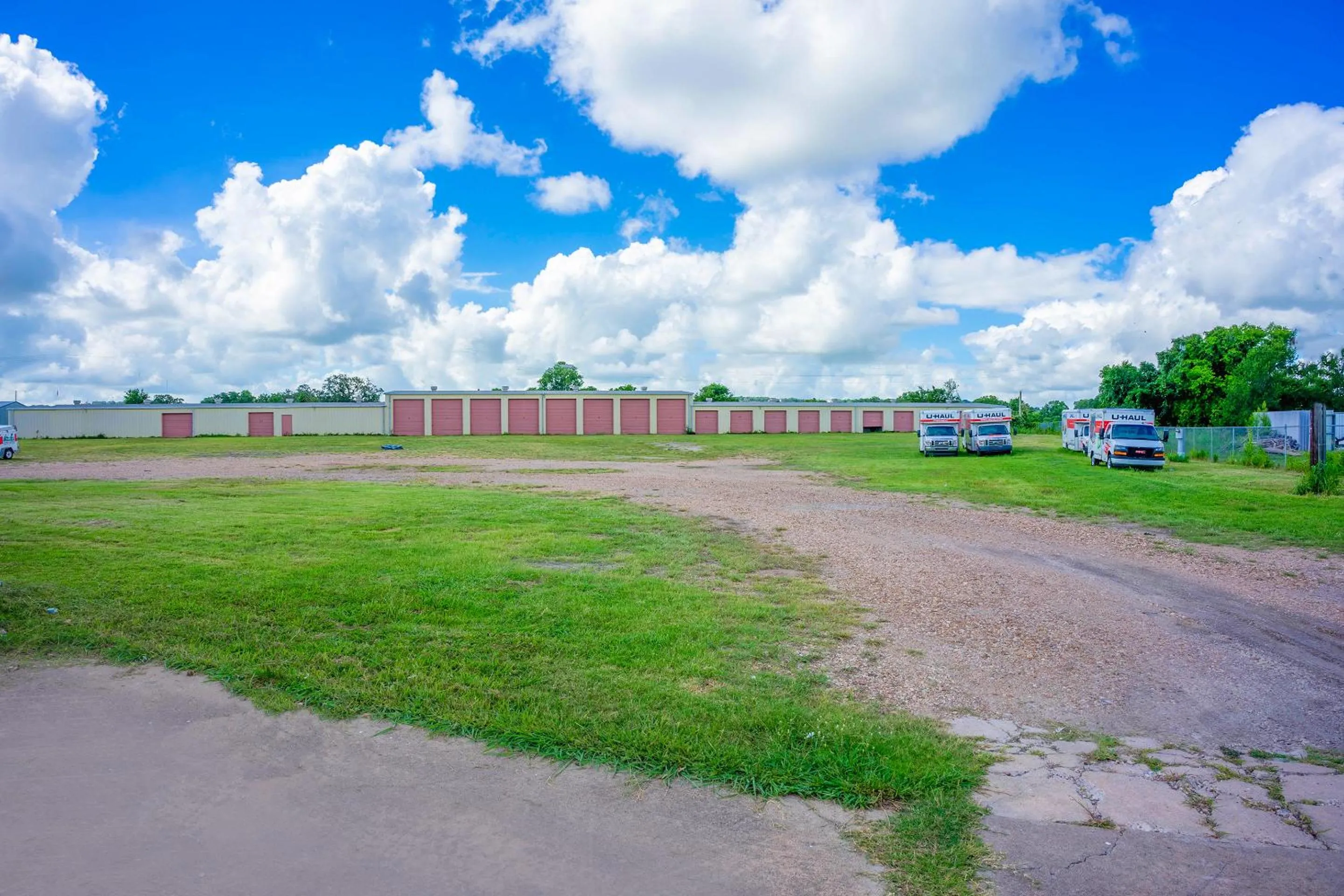 Parking in River Valley Motor Inn By OYO La Grange Texas