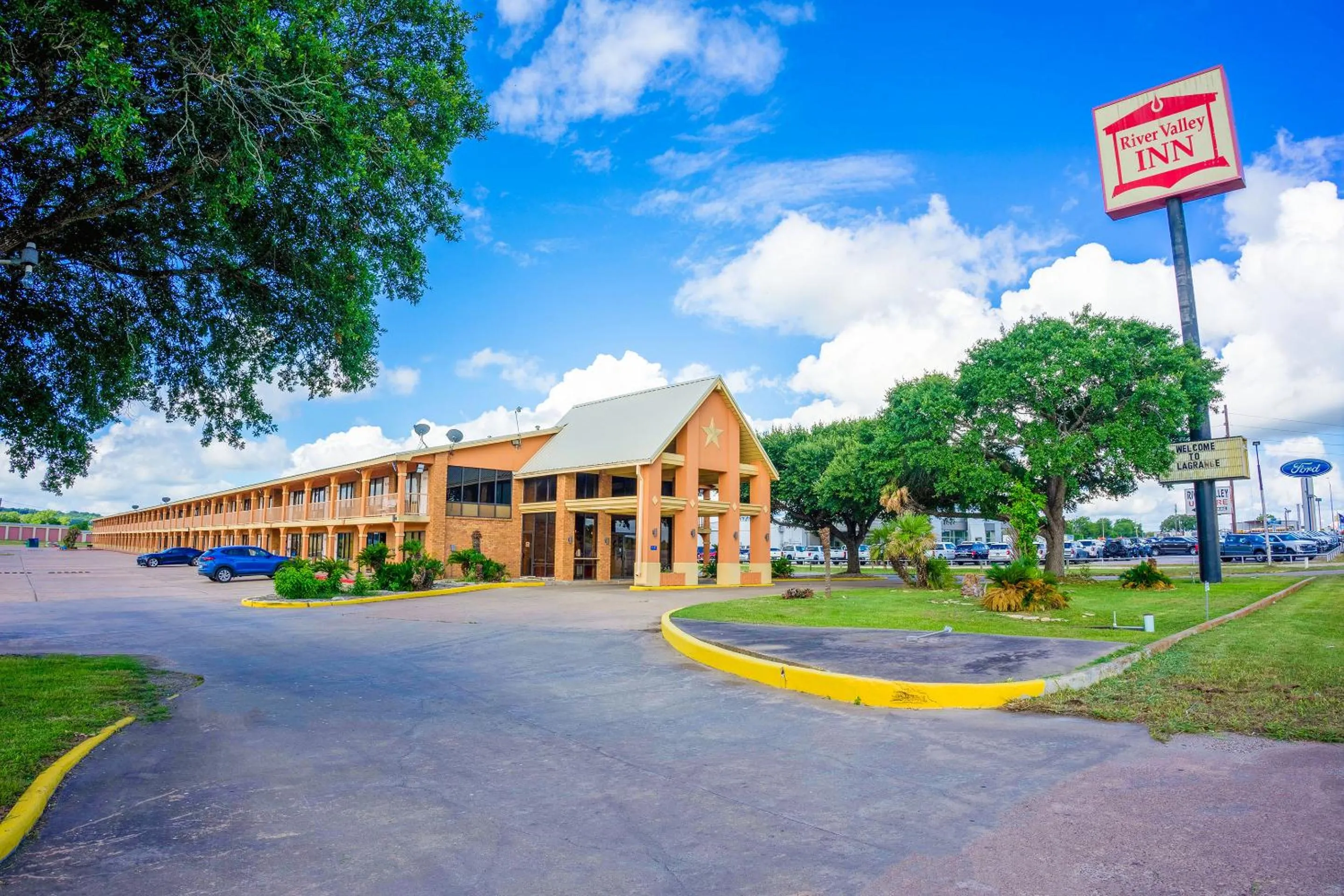 Street view in River Valley Motor Inn By OYO La Grange Texas