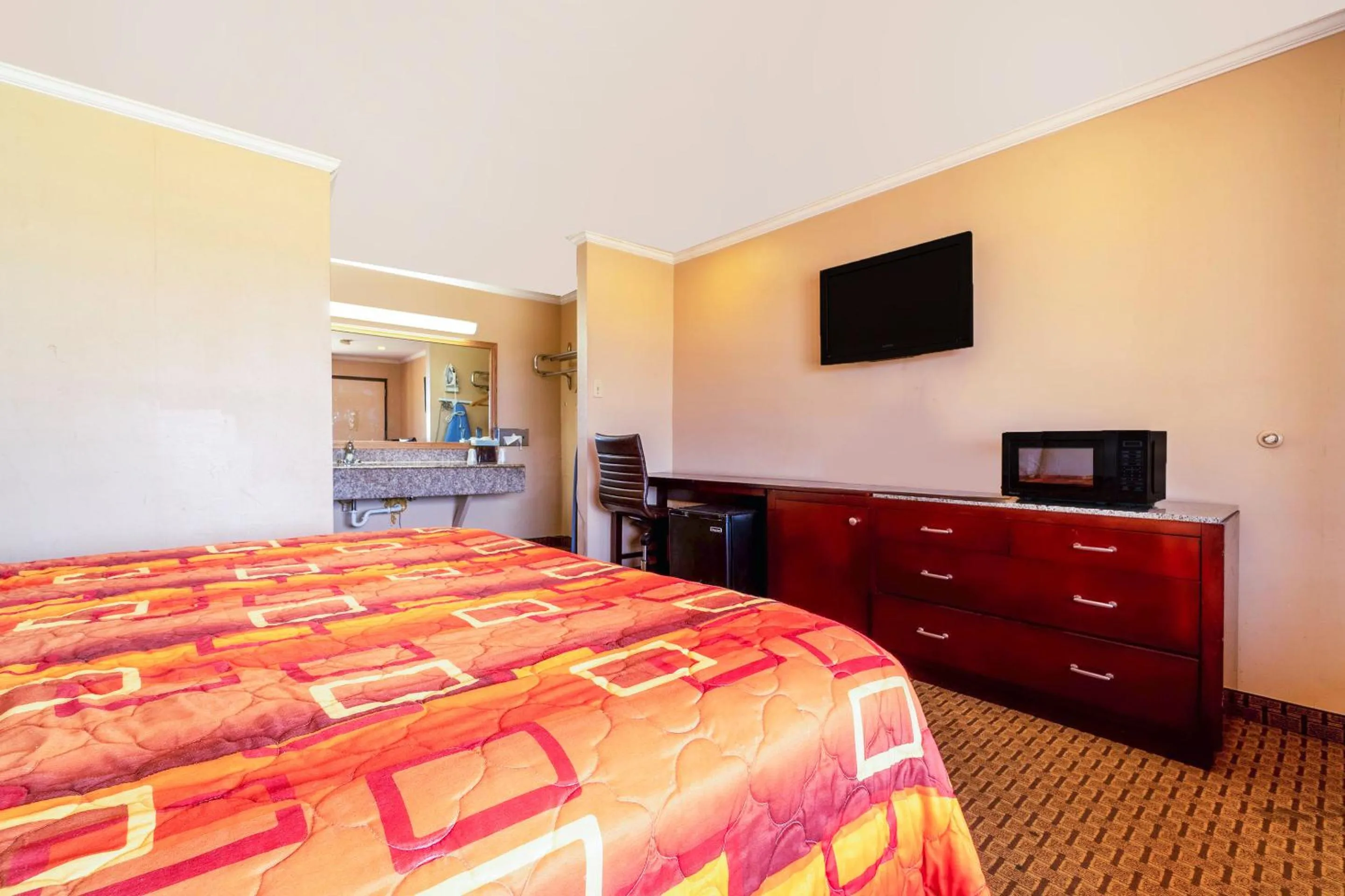 Bedroom in River Valley Motor Inn By OYO La Grange Texas