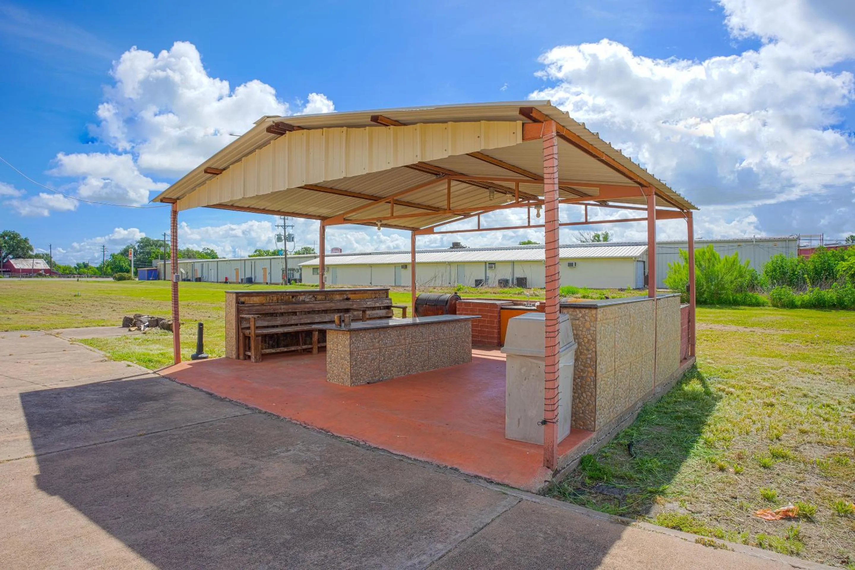 Area and facilities in River Valley Motor Inn By OYO La Grange Texas