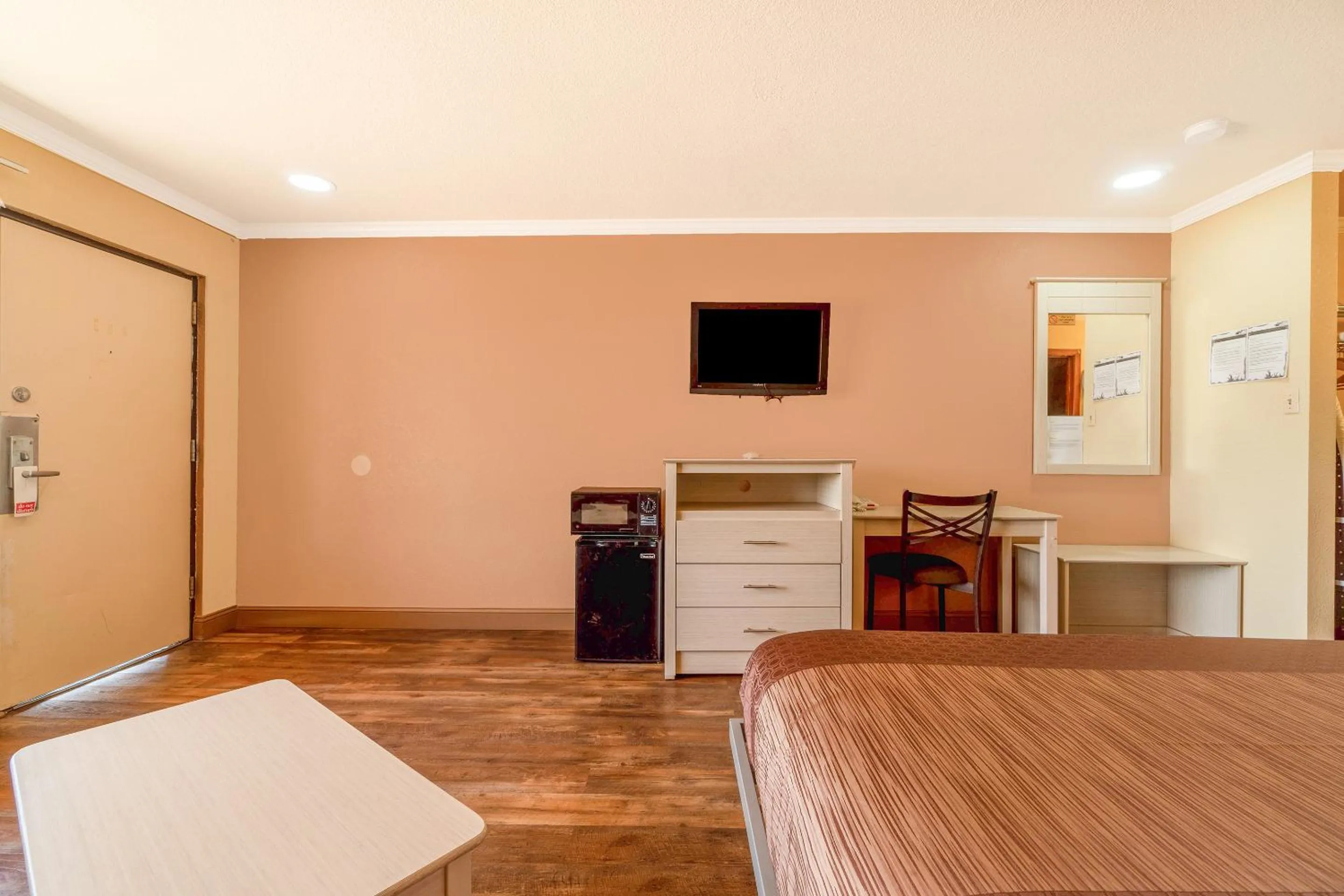 Bedroom in River Valley Motor Inn By OYO La Grange Texas