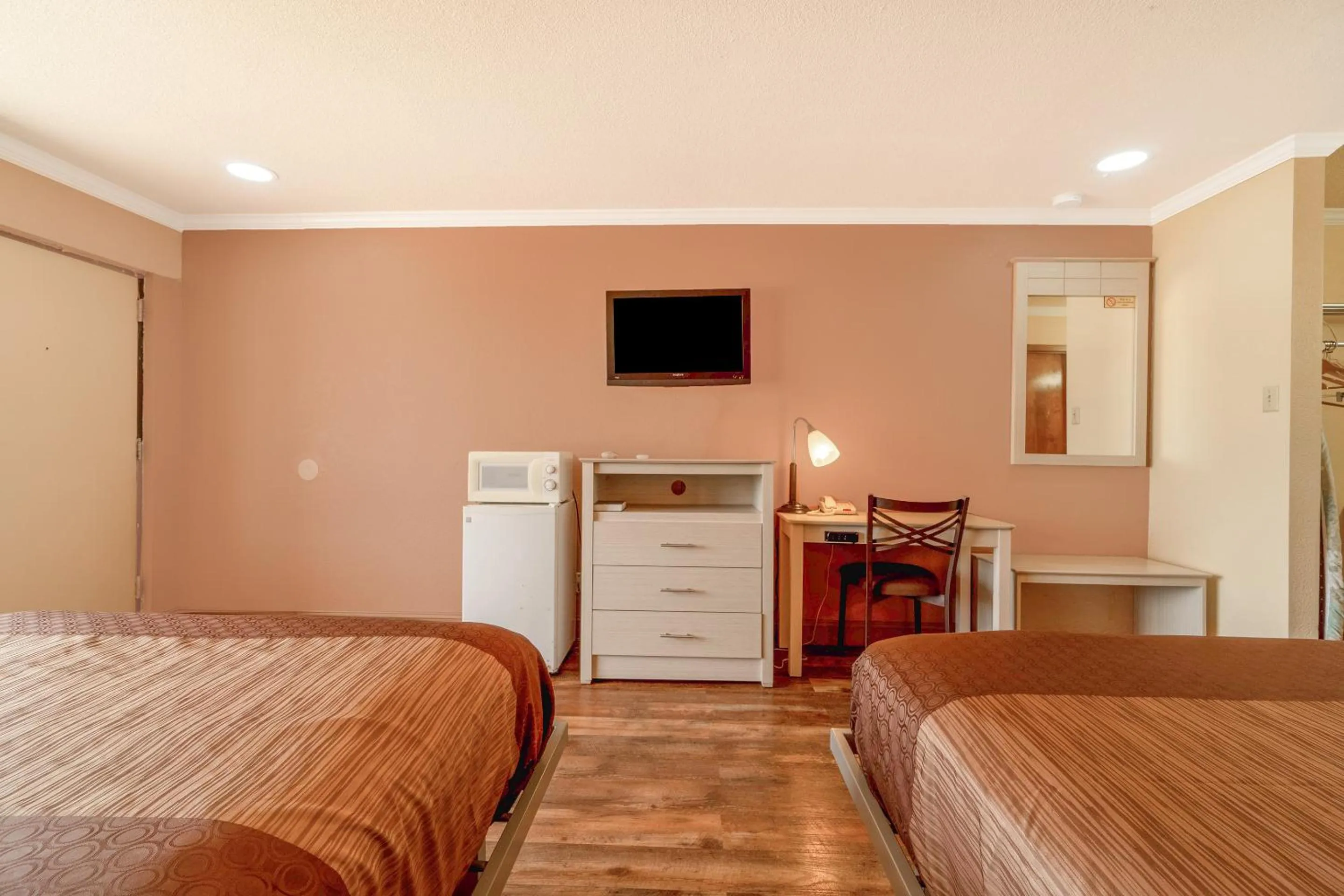 Bedroom in River Valley Motor Inn By OYO La Grange Texas