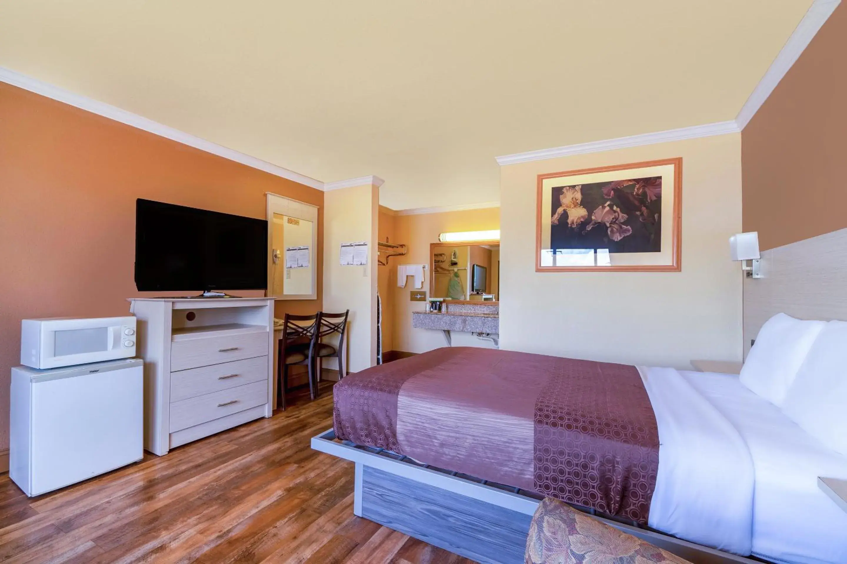 Bedroom in River Valley Motor Inn By OYO La Grange Texas Bedroom in River Valley Motor Inn By OYO La Grange Texas