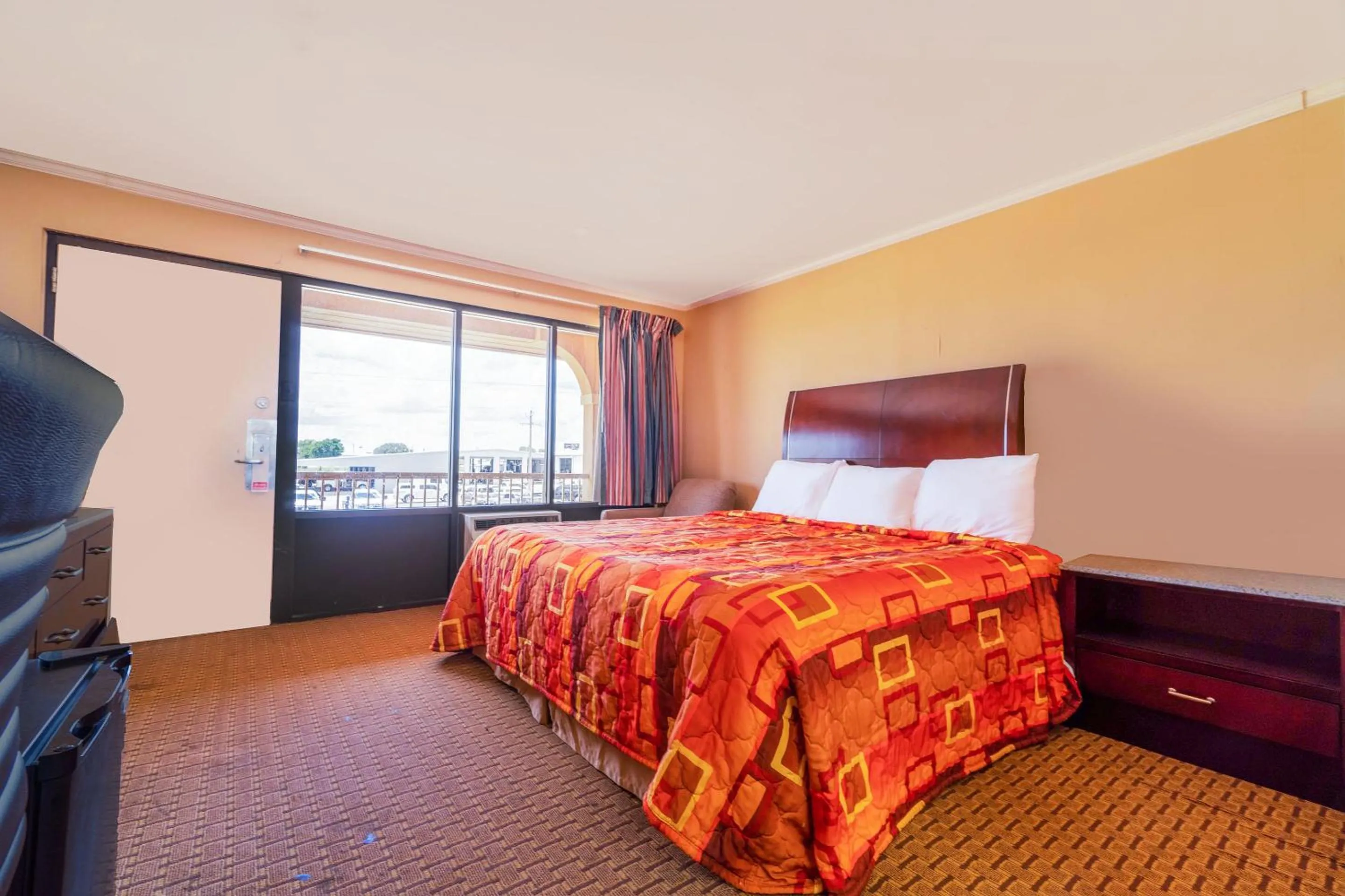 Bedroom in River Valley Motor Inn By OYO La Grange Texas