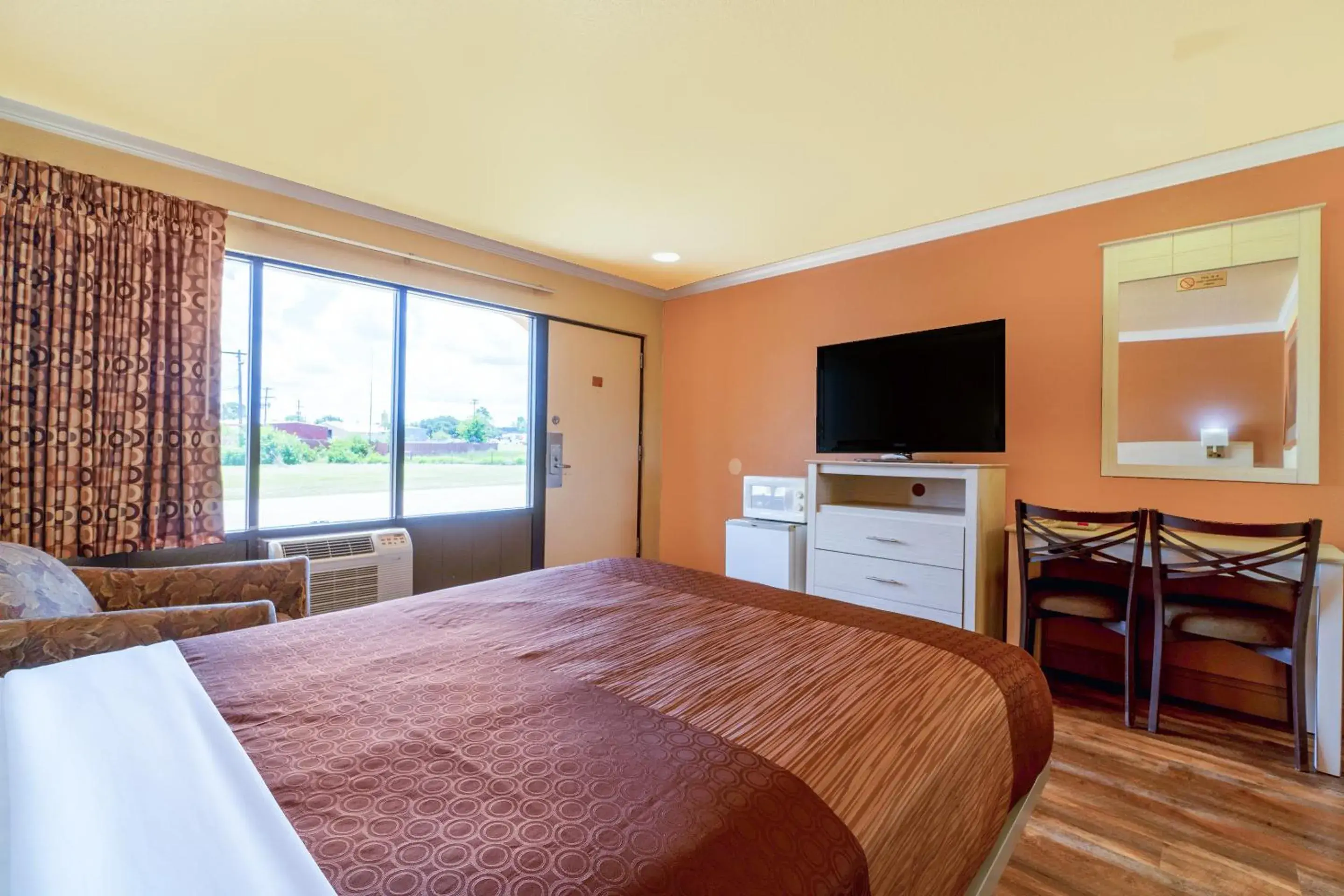 Bedroom in River Valley Motor Inn By OYO La Grange Texas Bedroom in River Valley Motor Inn By OYO La Grange Texas