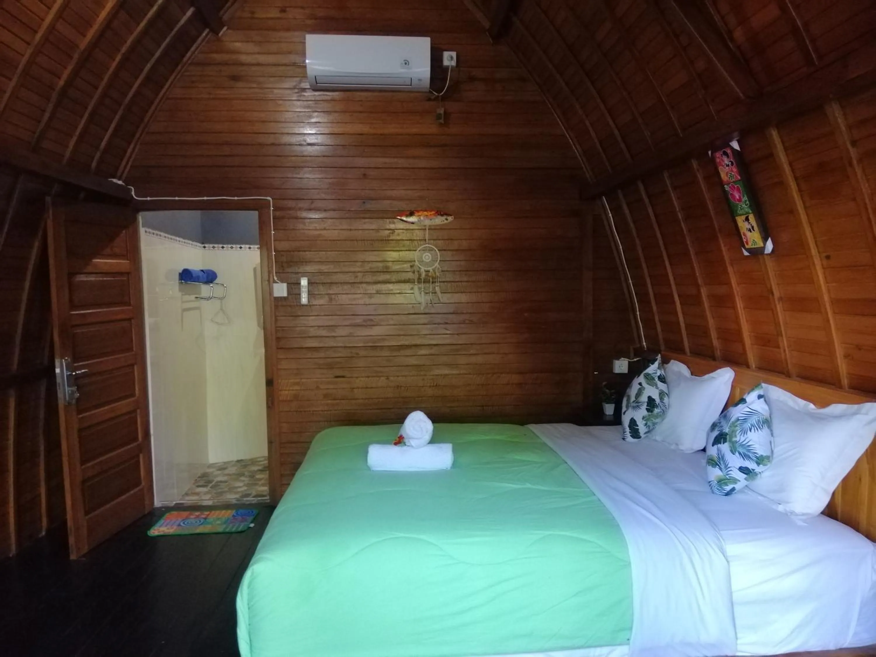 Bed in Ginanthi Cottage