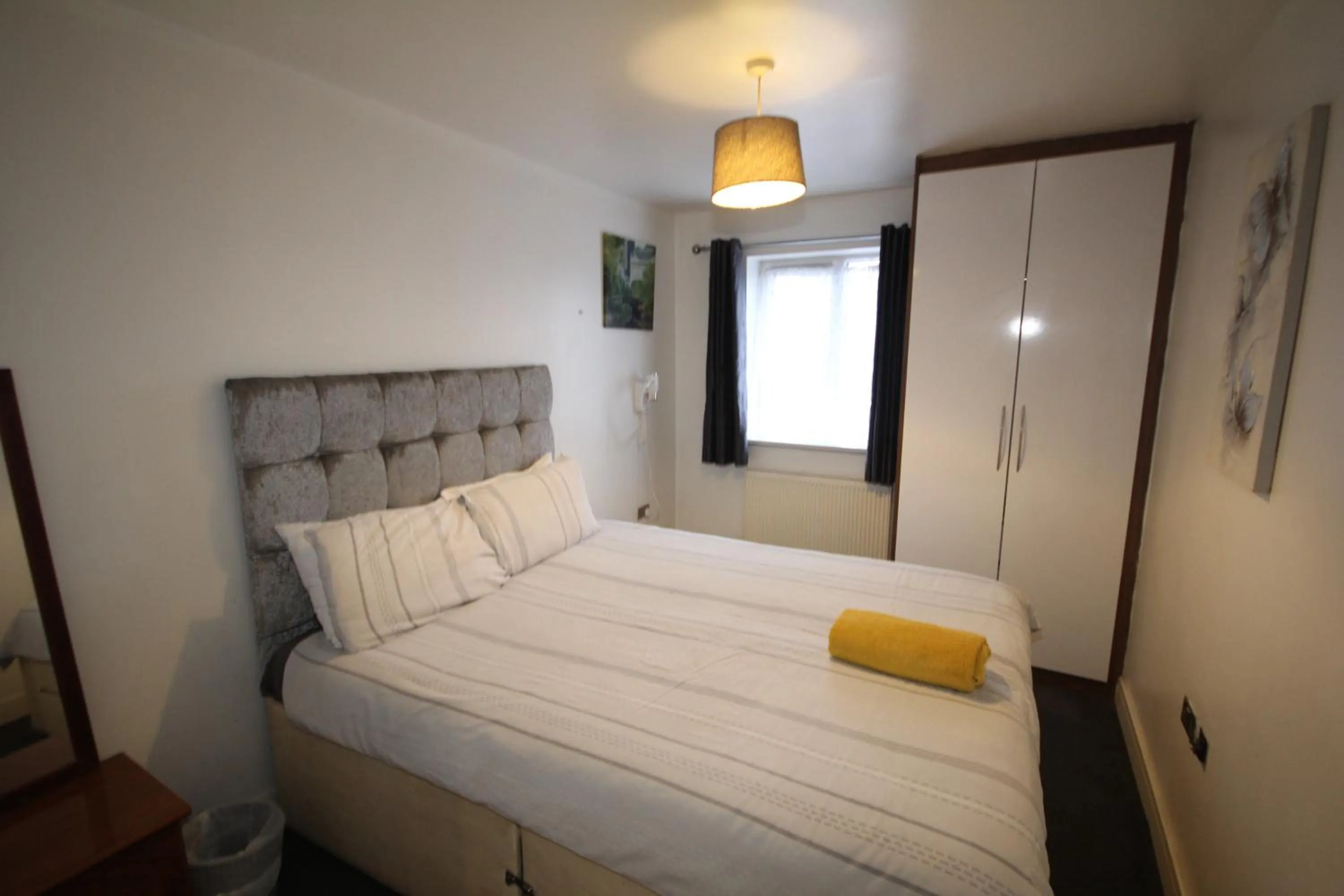 Bed in Holden Court Apartment - Apt 1