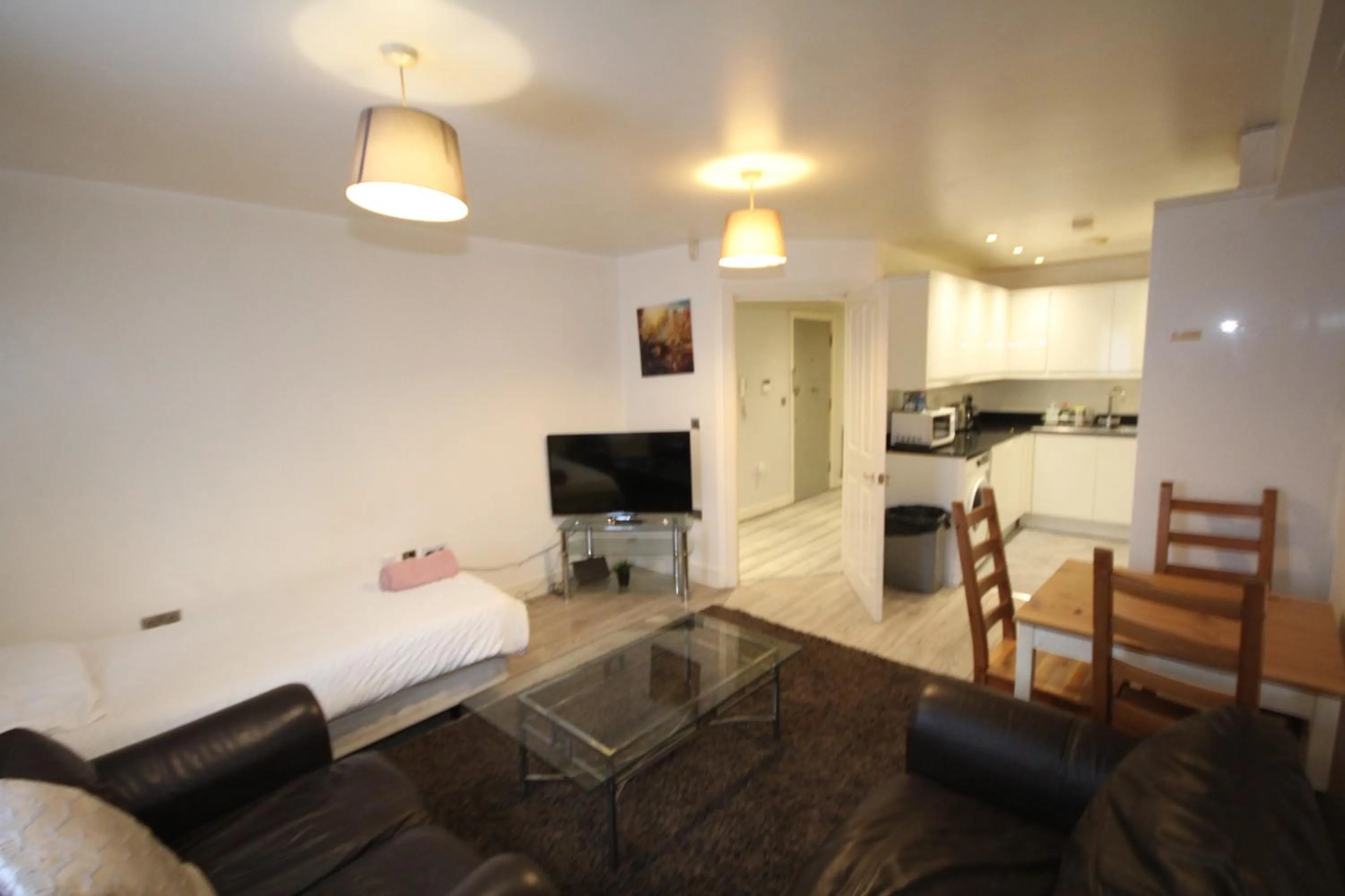 Communal lounge/ TV room in Holden Court Apartment - Apt 1