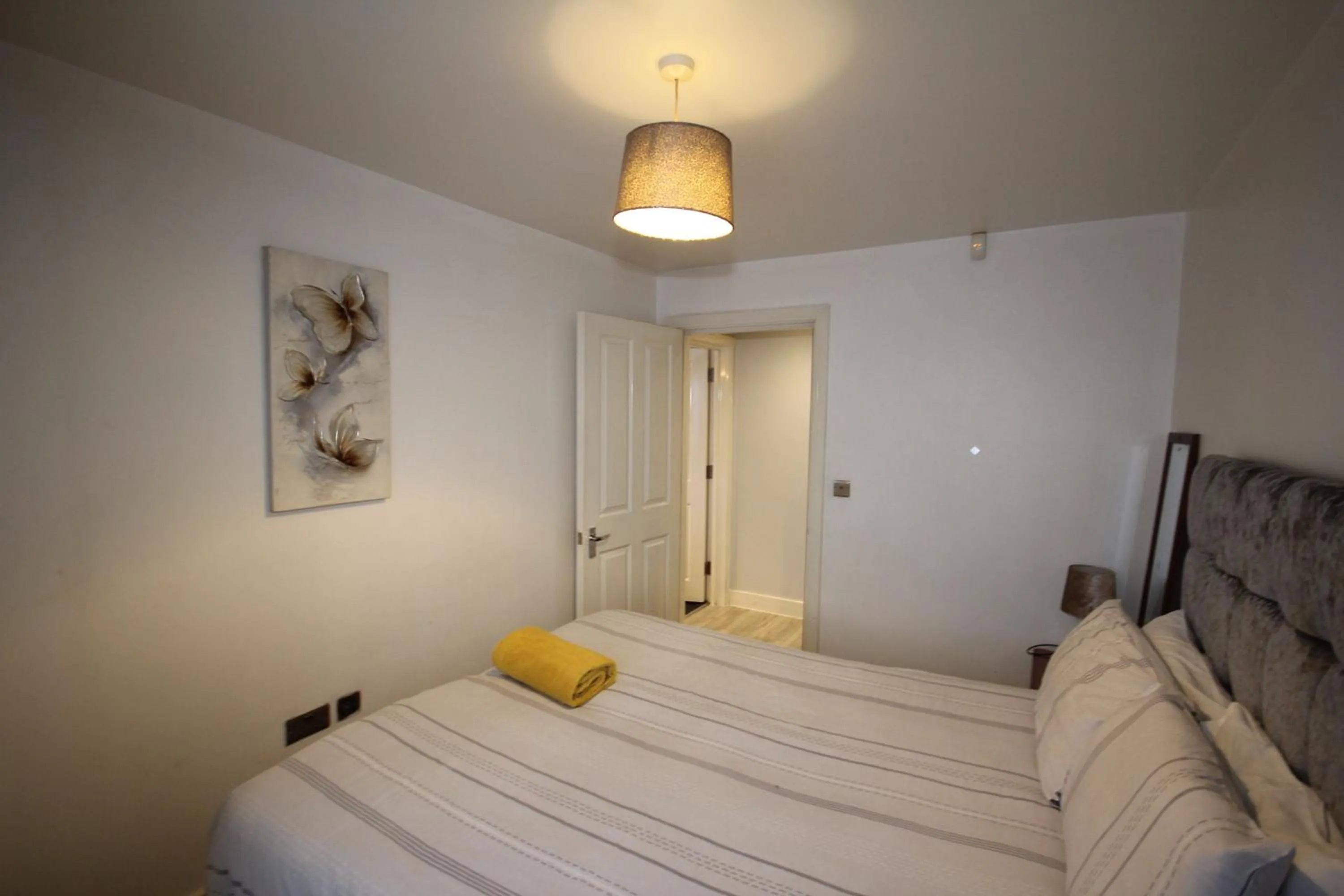 Bedroom, Bed in Holden Court Apartment - Apt 1