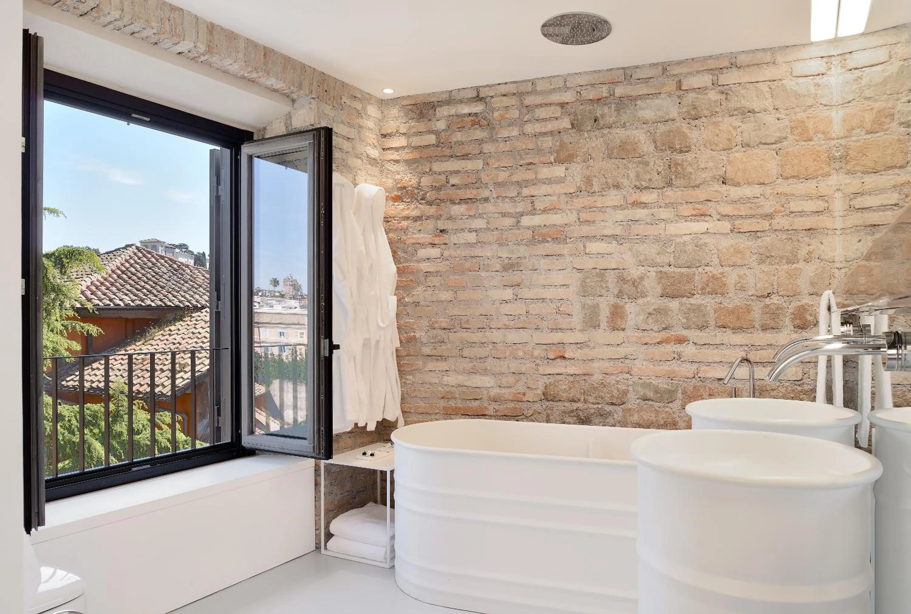 Bathroom in Rhinoceros