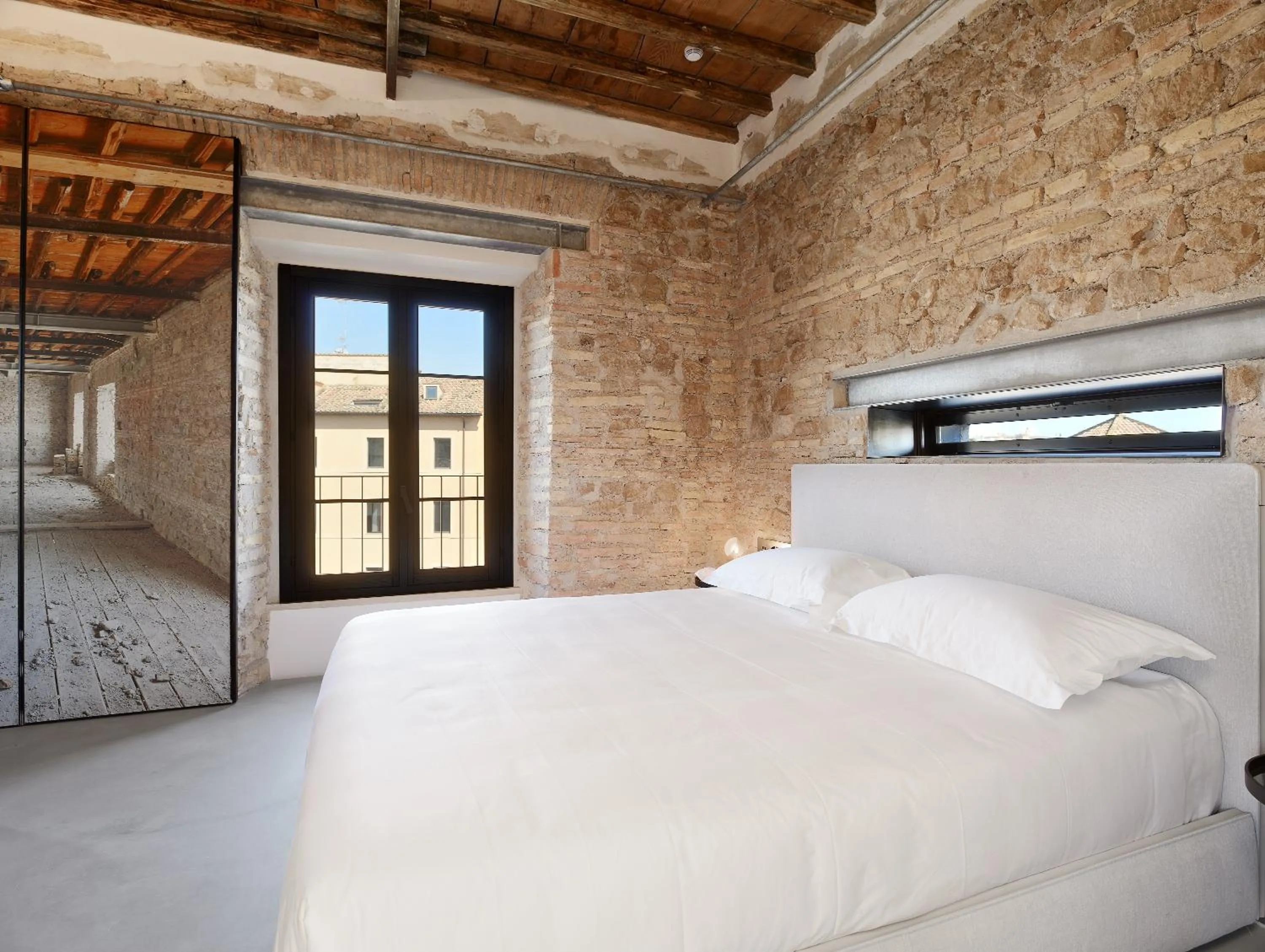 Bedroom, Bed in Rhinoceros