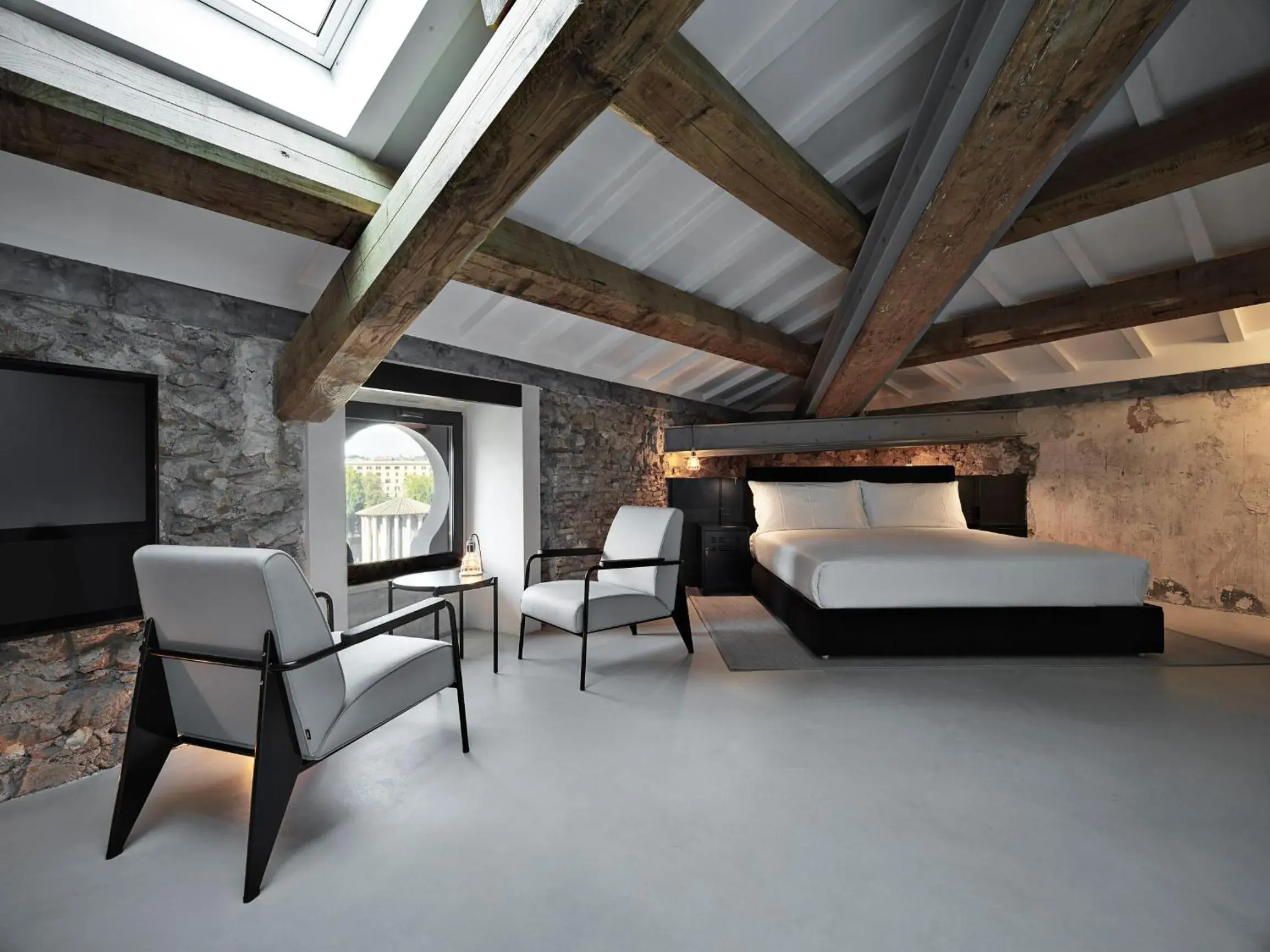 Photo of the whole room, Bed in Rhinoceros Photo of the whole room, Bed in Rhinoceros