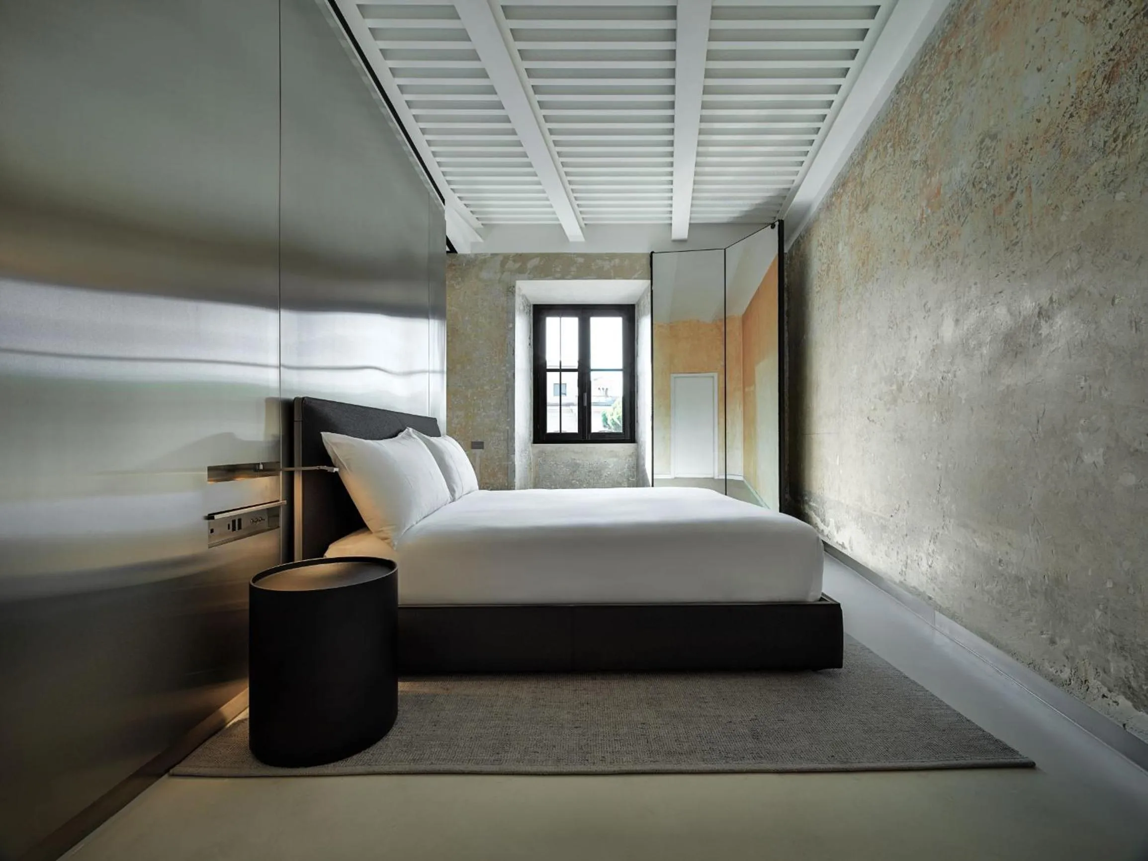 Bedroom, Bed in Rhinoceros