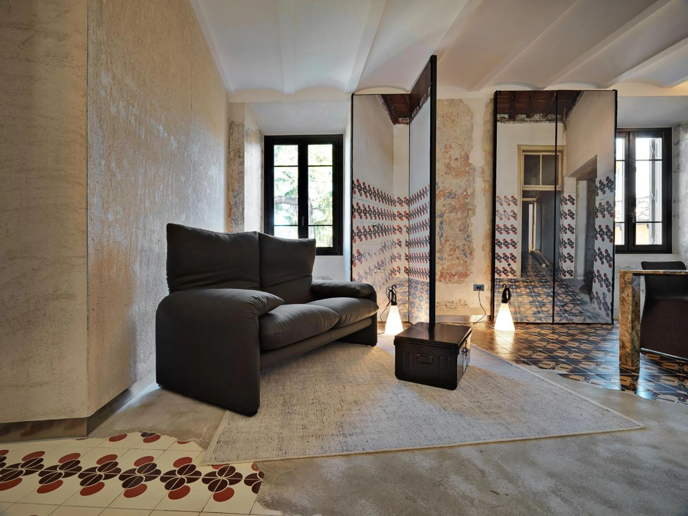 Photo of the whole room in Rhinoceros