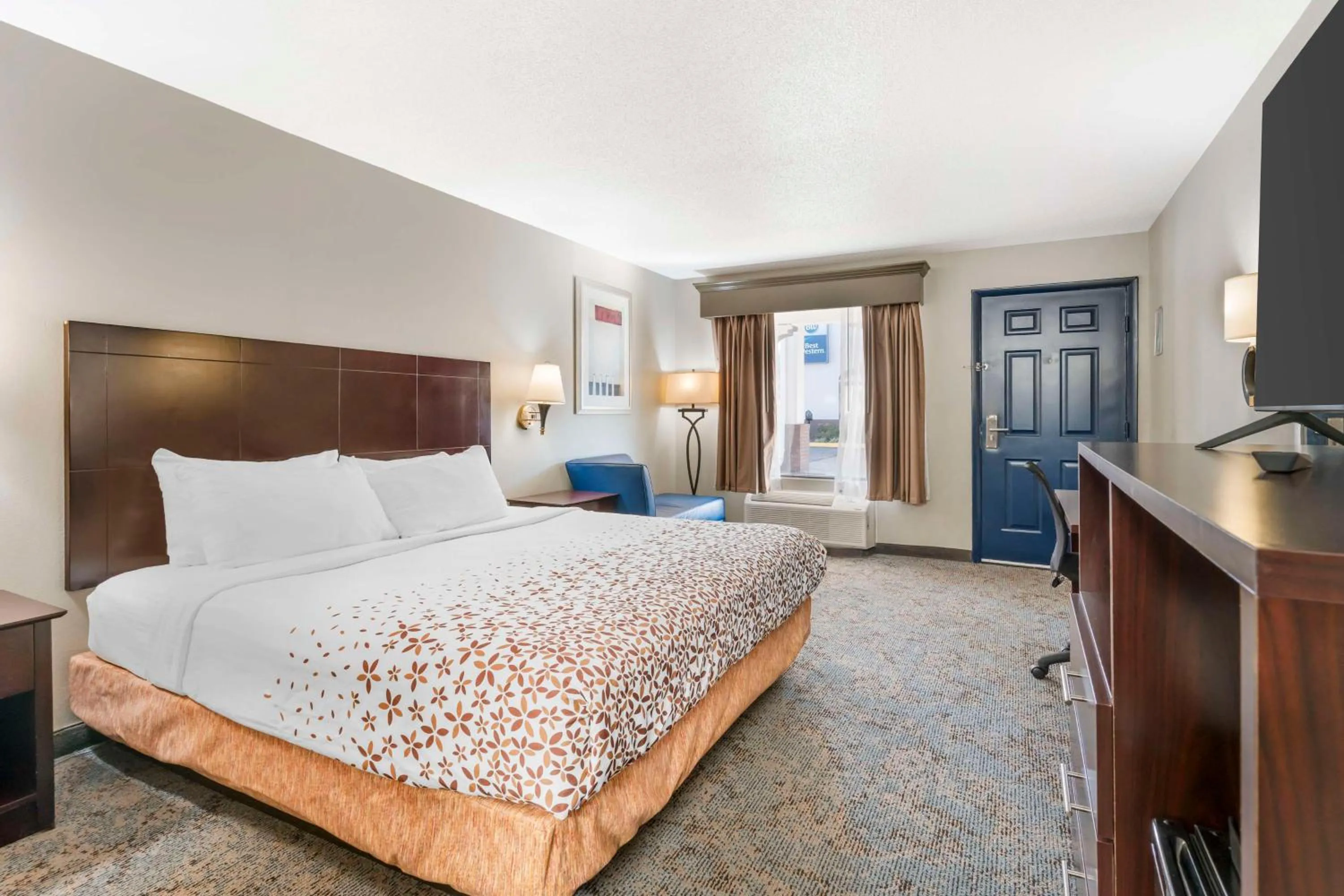 Bedroom, Bed in Best Western Royal Inn