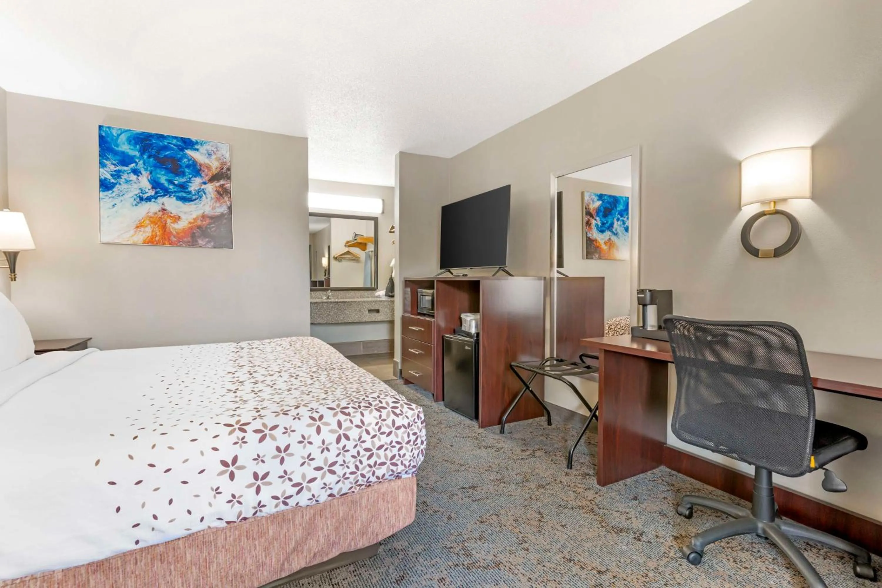 Bedroom, Bed in Best Western Royal Inn