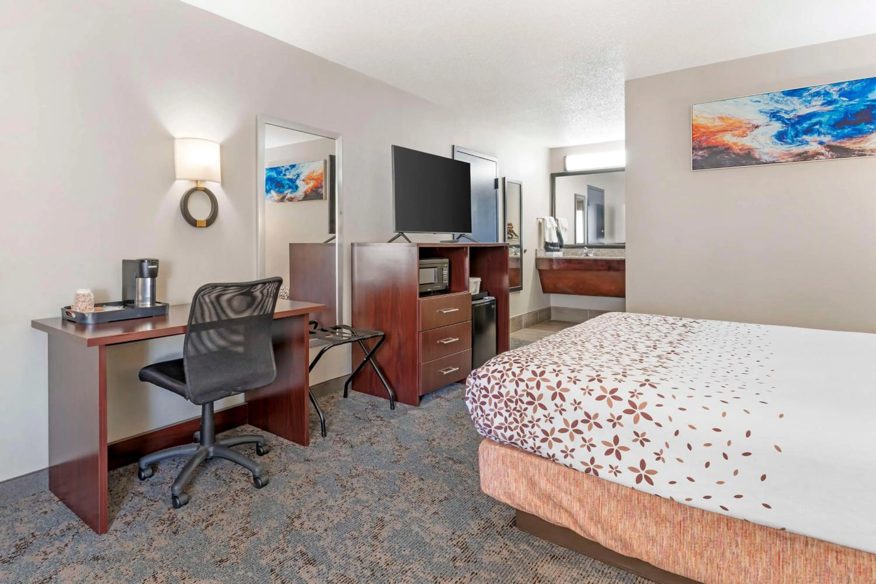 Bedroom, Bed in Best Western Royal Inn