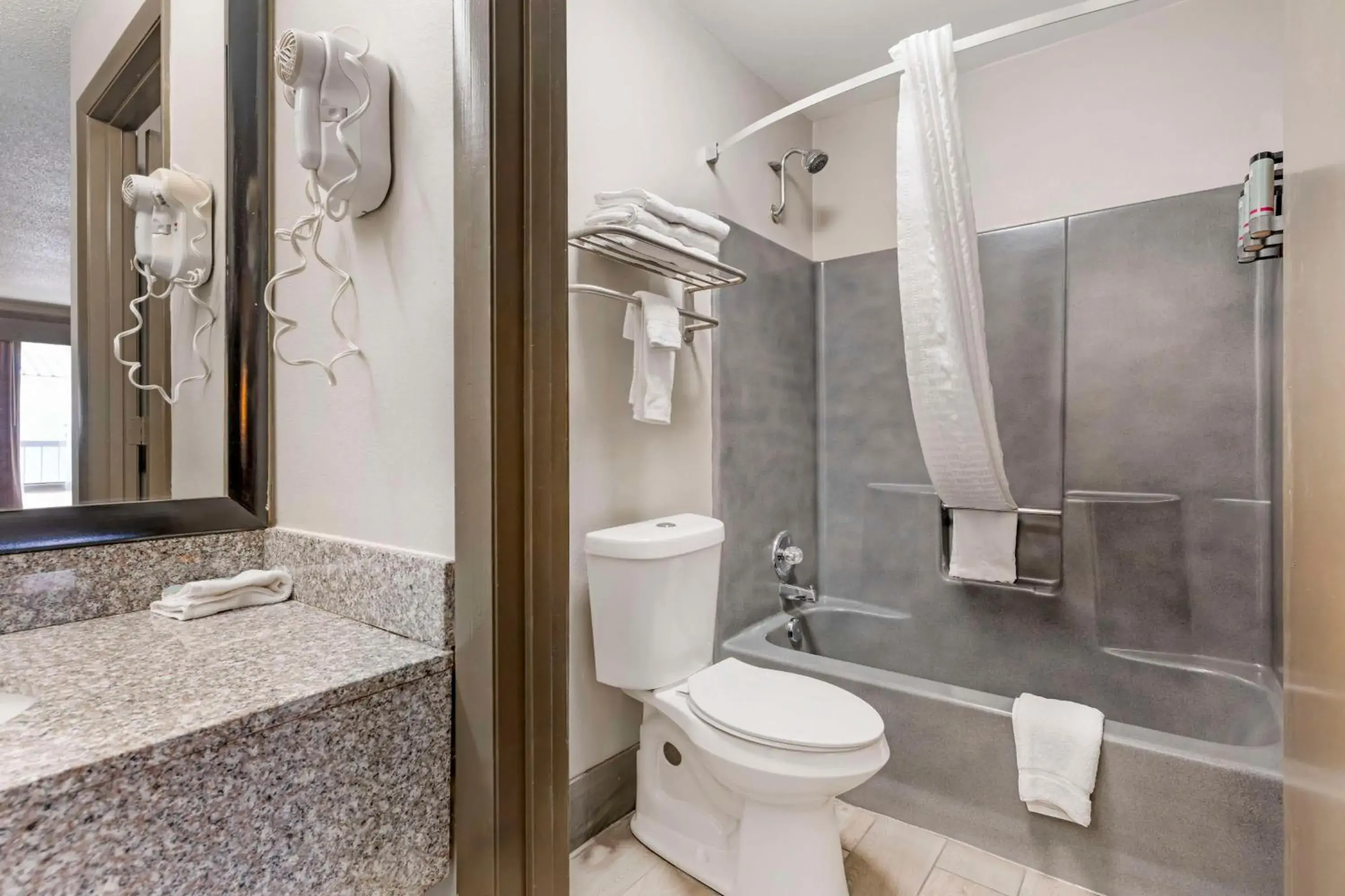 Bathroom in Best Western Royal Inn Bathroom in Best Western Royal Inn