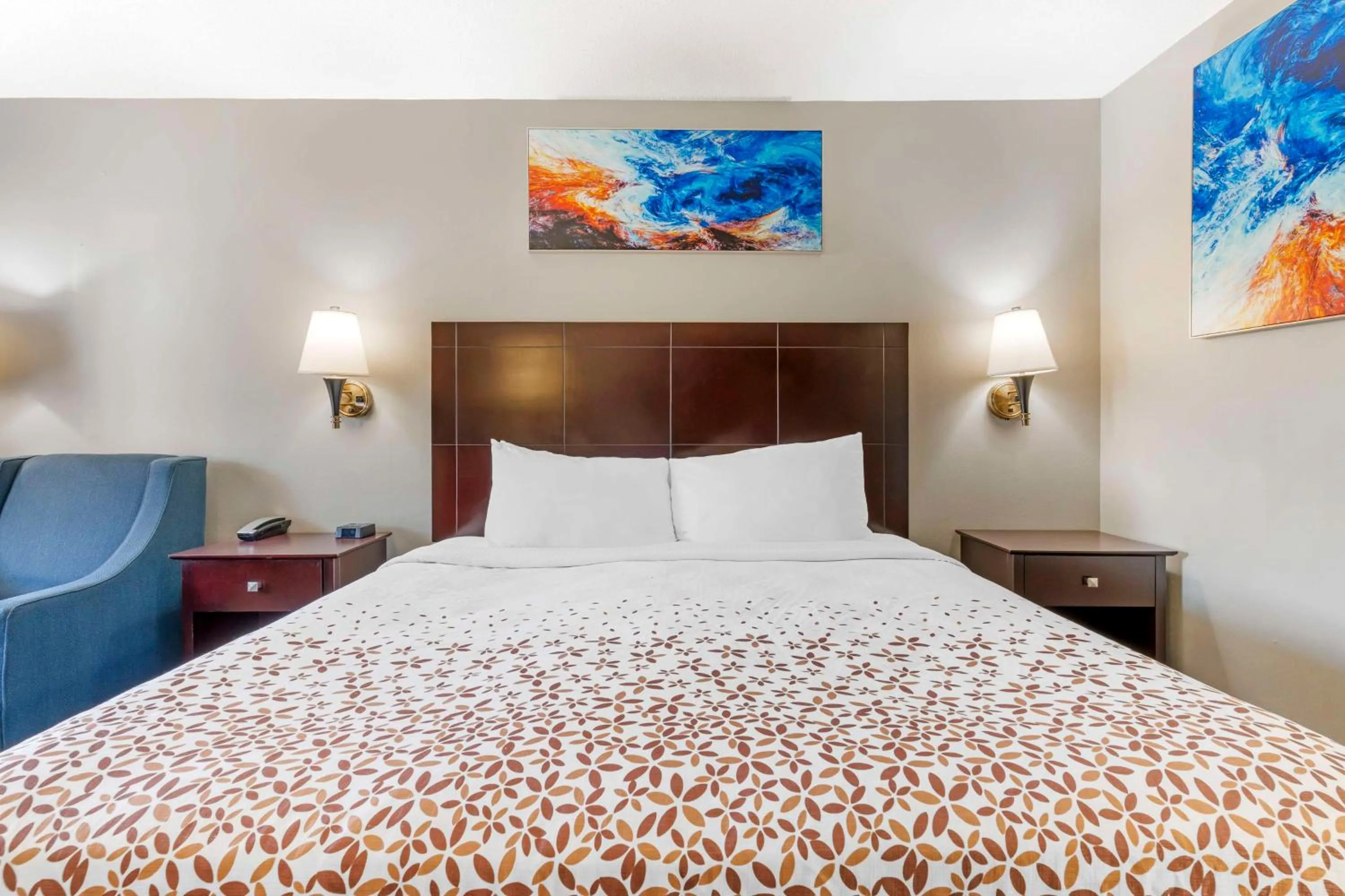 Bedroom, Bed in Best Western Royal Inn