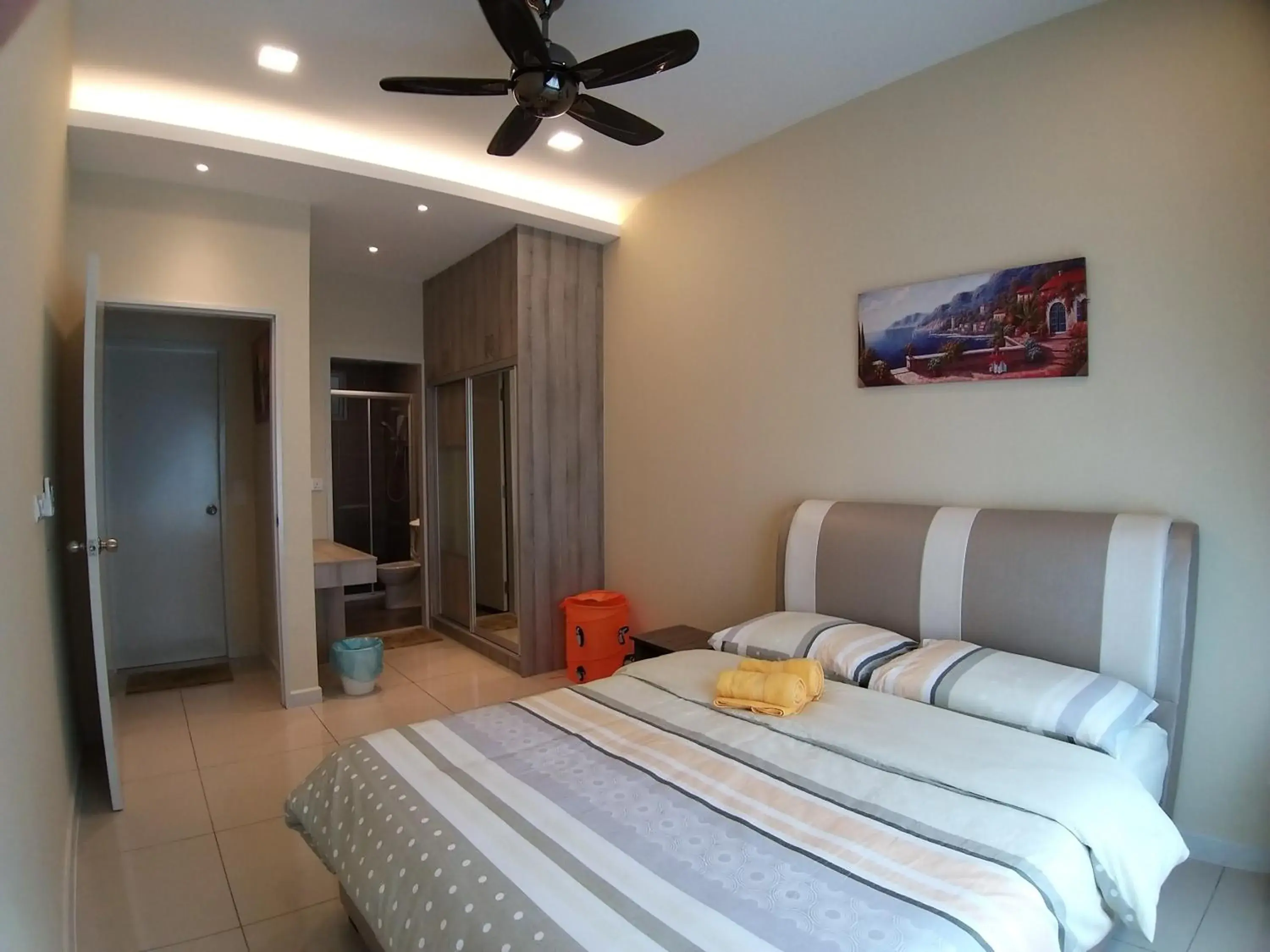 Photo of the whole room, Bed in Southville Stay @ Savanna Executive Suite Photo of the whole room, Bed in Southville Stay @ Savanna Executive Suite