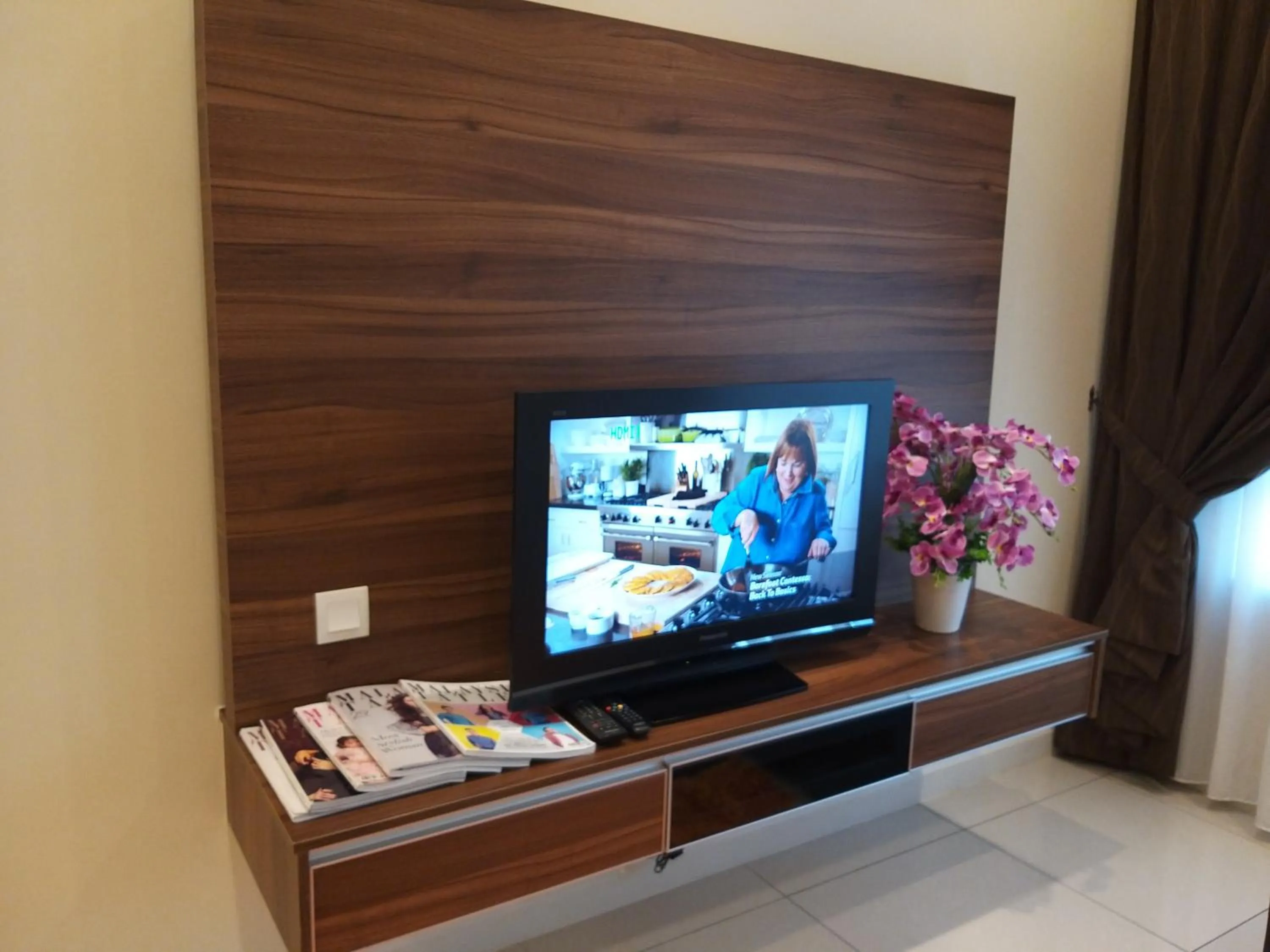 TV and multimedia in Southville Stay @ Savanna Executive Suite