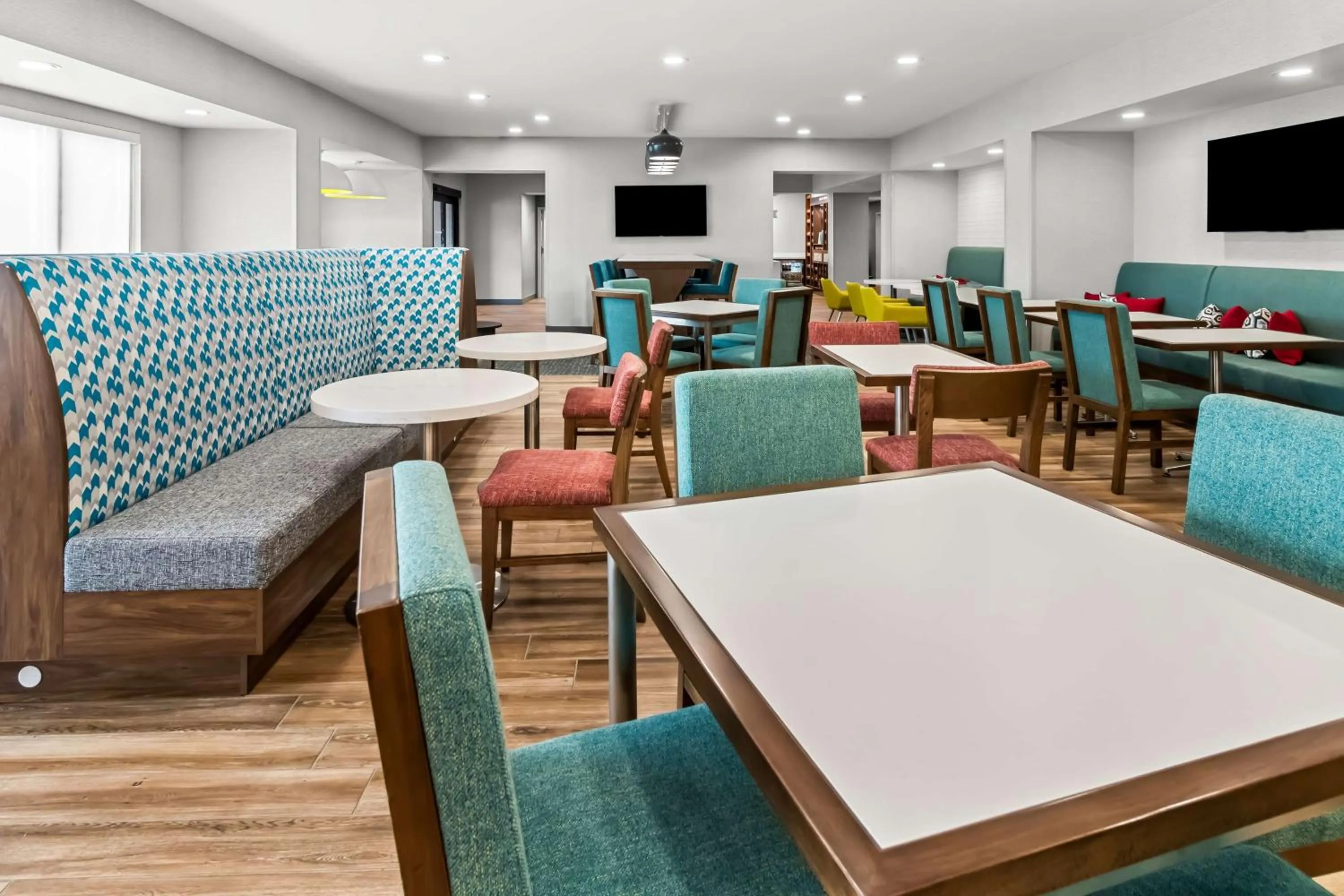 Breakfast in Hampton Inn by Hilton Dayton South