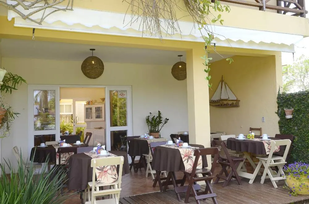 Restaurant/places to eat in Pousada Villa Maritima