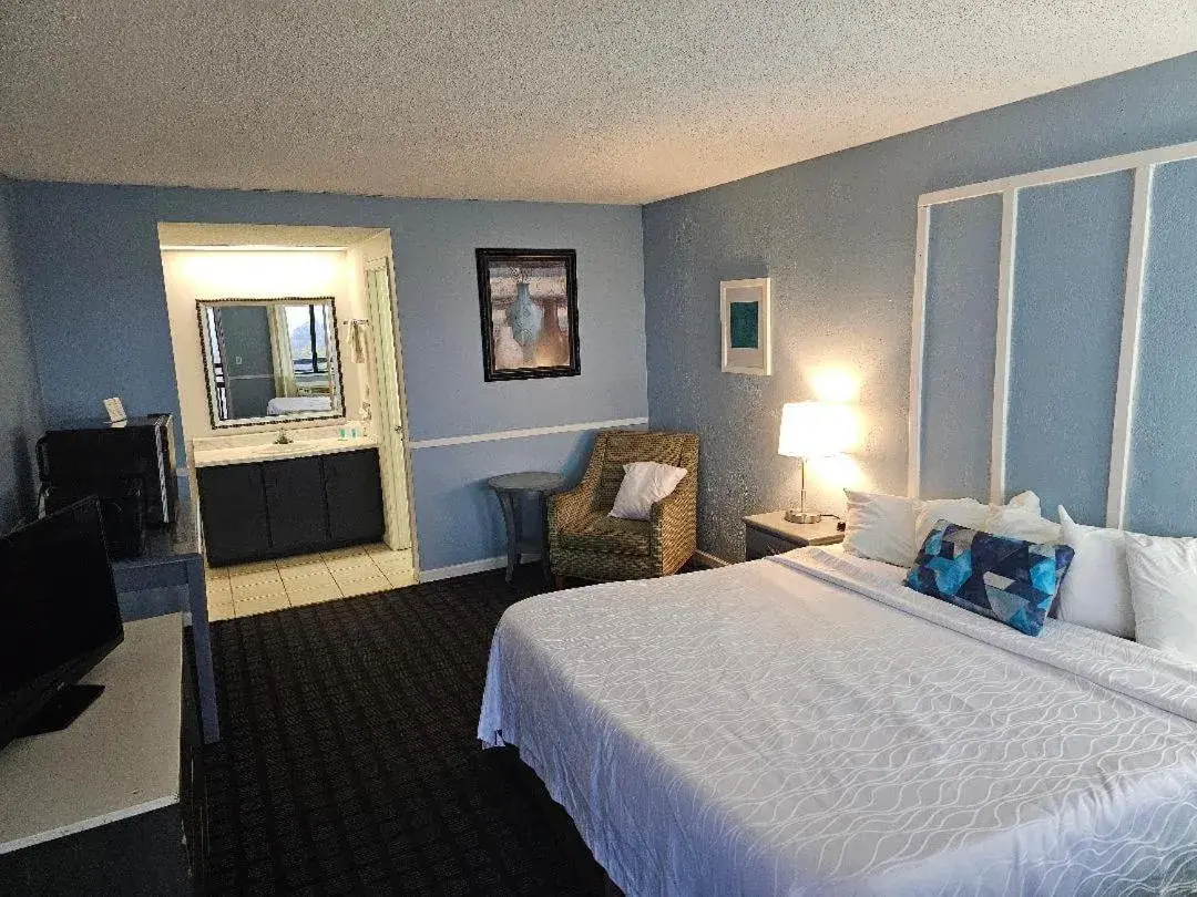 Bed in Hawk's Nest Lodge Bed in Hawk's Nest Lodge