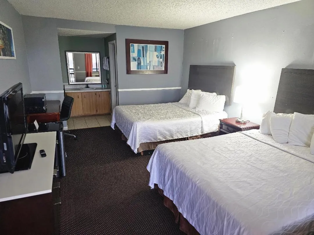 Bed in Hawk's Nest Lodge